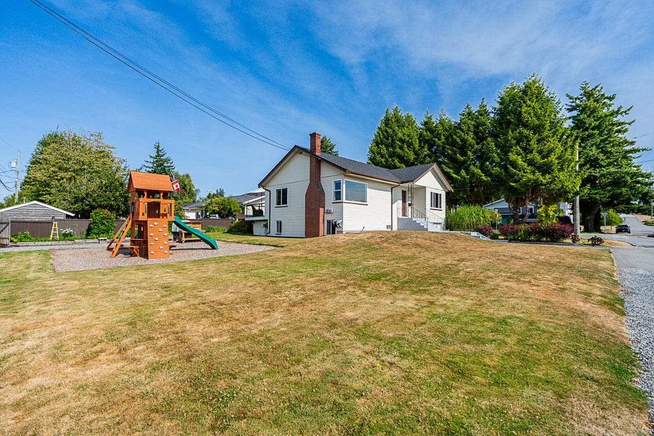 1033 Cypress Street, White Rock, V4B 4H1 — photo 2