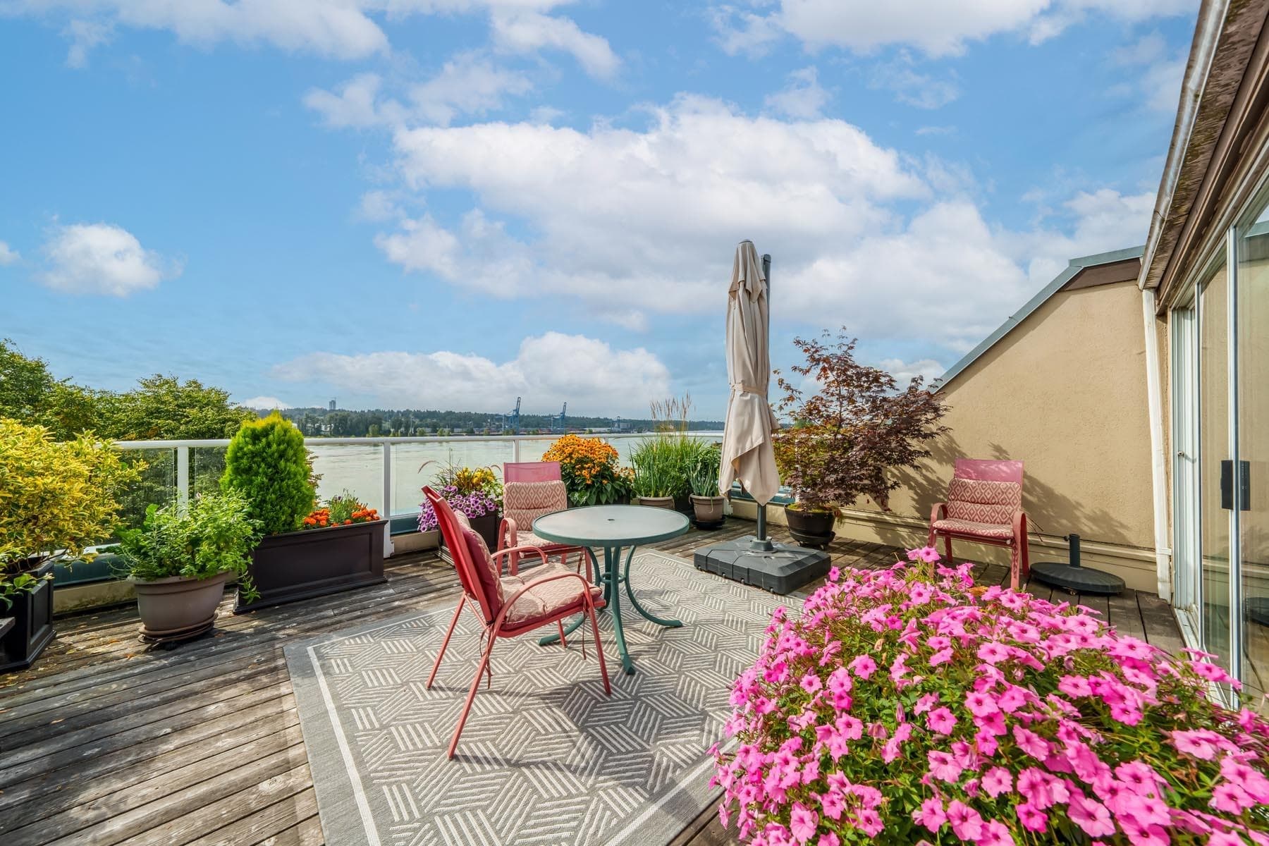 409 - 5 K De K Court, New Westminster, V3M 6B6 — photo 1