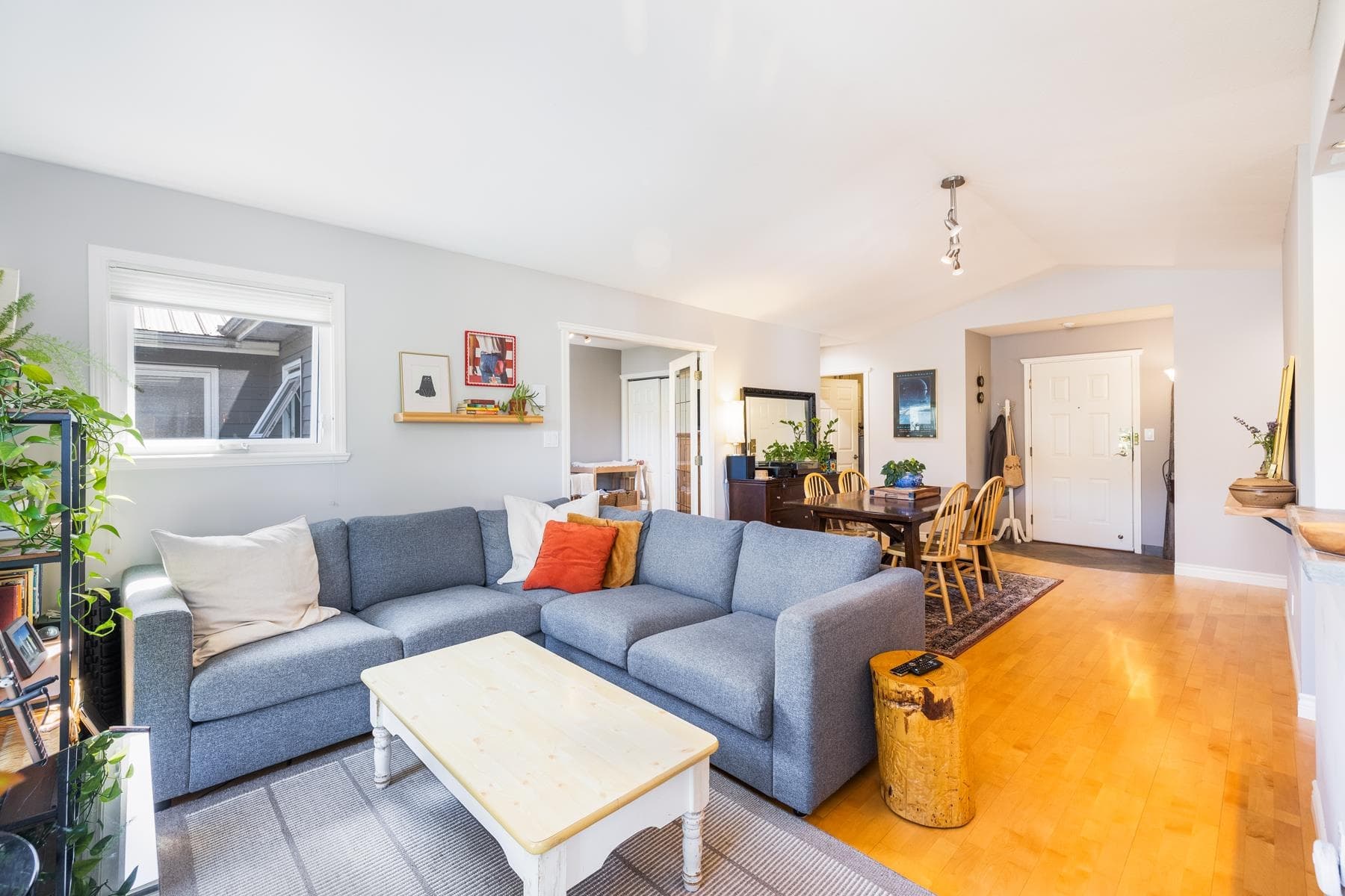 303 - 1528 Bowser Avenue, North Vancouver, V7P 2Y3 — photo 2
