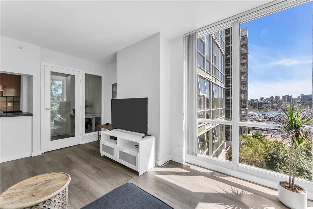 602 - 193 Aquarius Mews, Vancouver, V6Z 2Z2 — photo 2