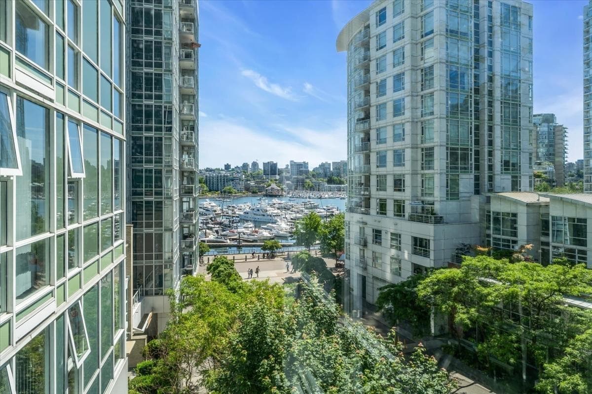 602 - 193 Aquarius Mews, Vancouver, V6Z 2Z2 — photo 3