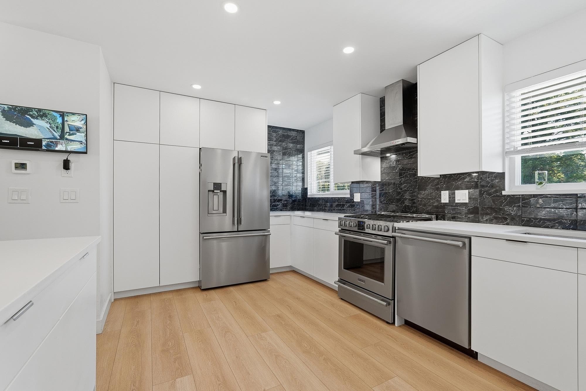 14348 Gladstone Drive, Surrey, V3R 5R9 — photo 3