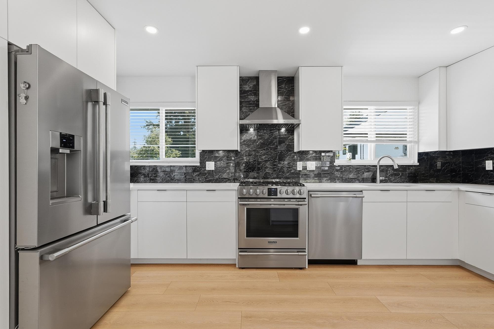 14348 Gladstone Drive, Surrey, V3R 5R9 — photo 4