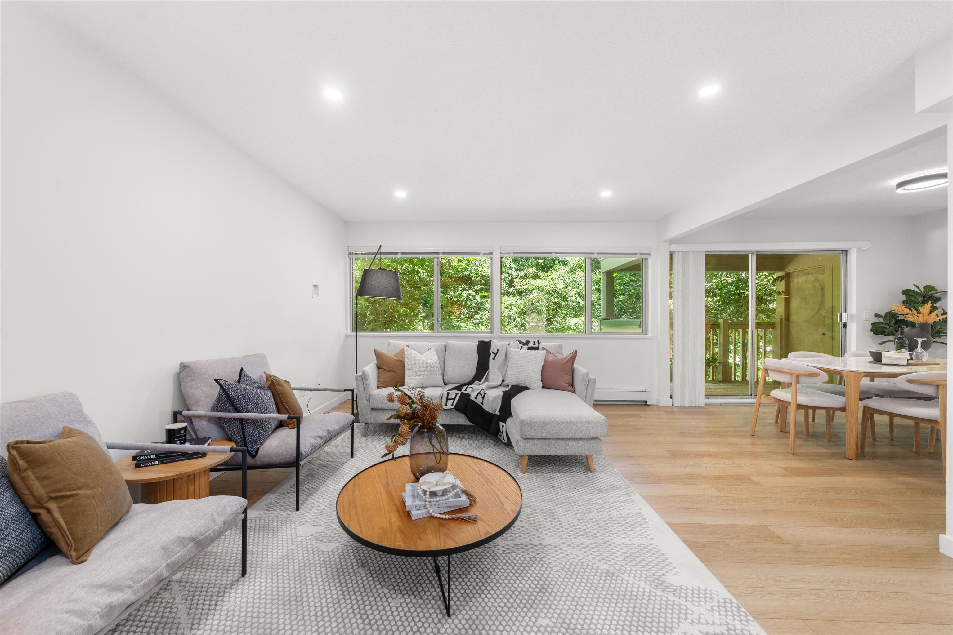 879 Westview Crescent, North Vancouver, V7N 2L5 — photo 2