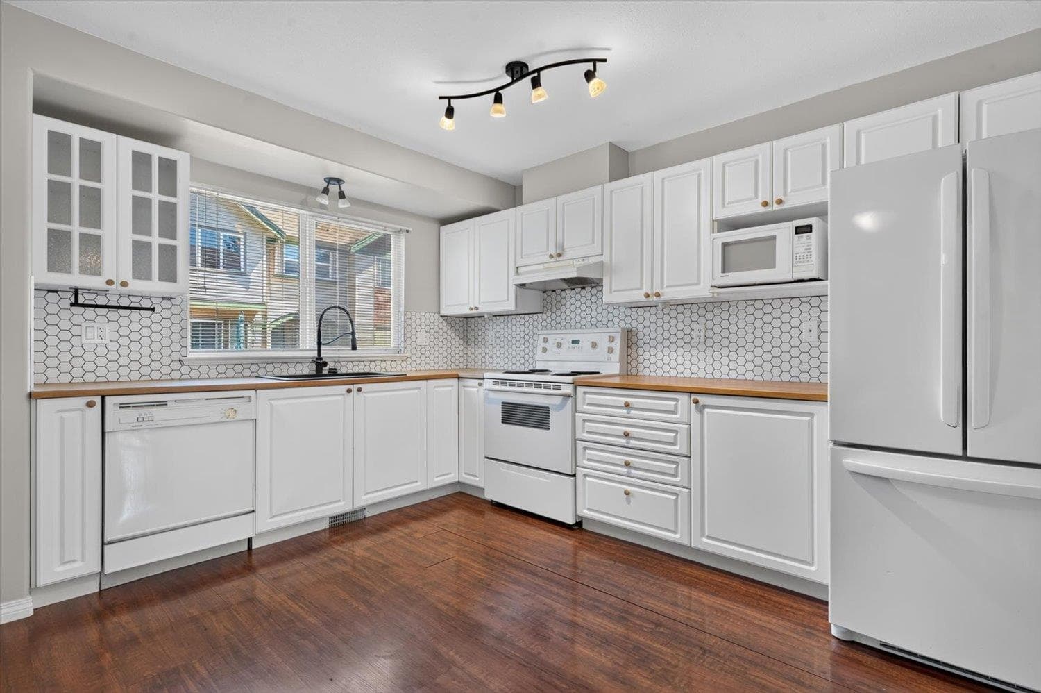 24 - 9470 Hazel Street, Chilliwack, V2P 5N1 — photo 5