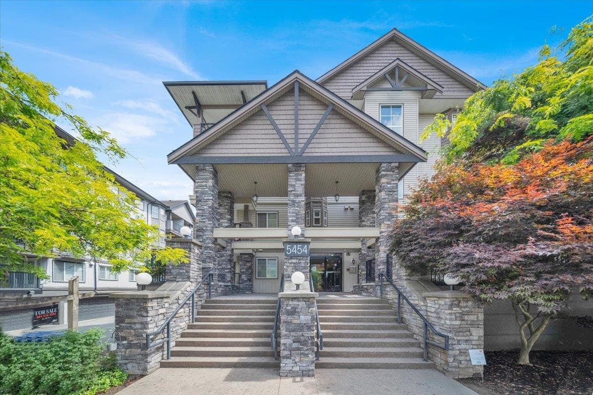 210 - 5454 198 Street, Langley, V3A 1G2 — photo 1