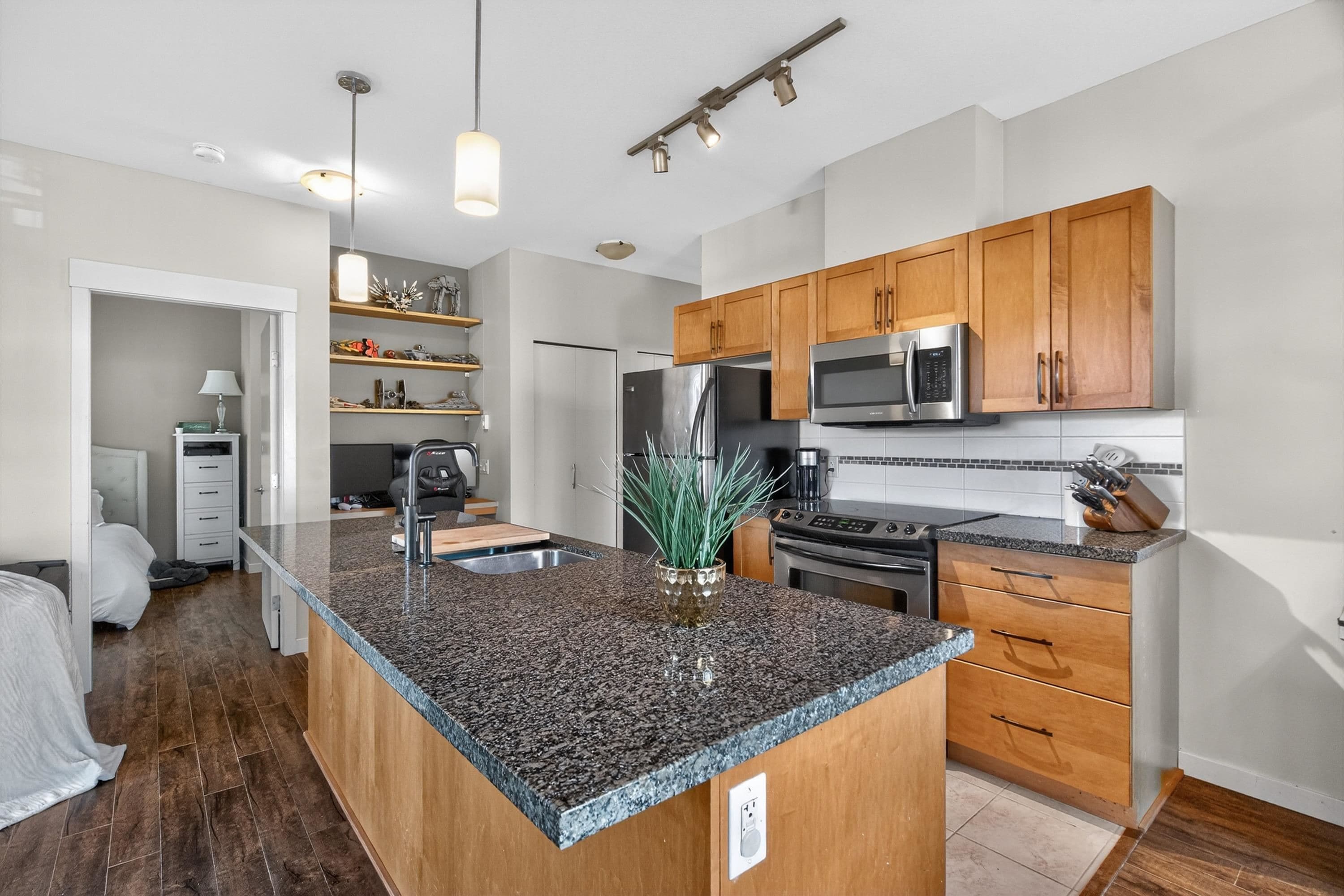 201 - 11950 Harris Road, Pitt Meadows, V3Y 0B7 — photo 4