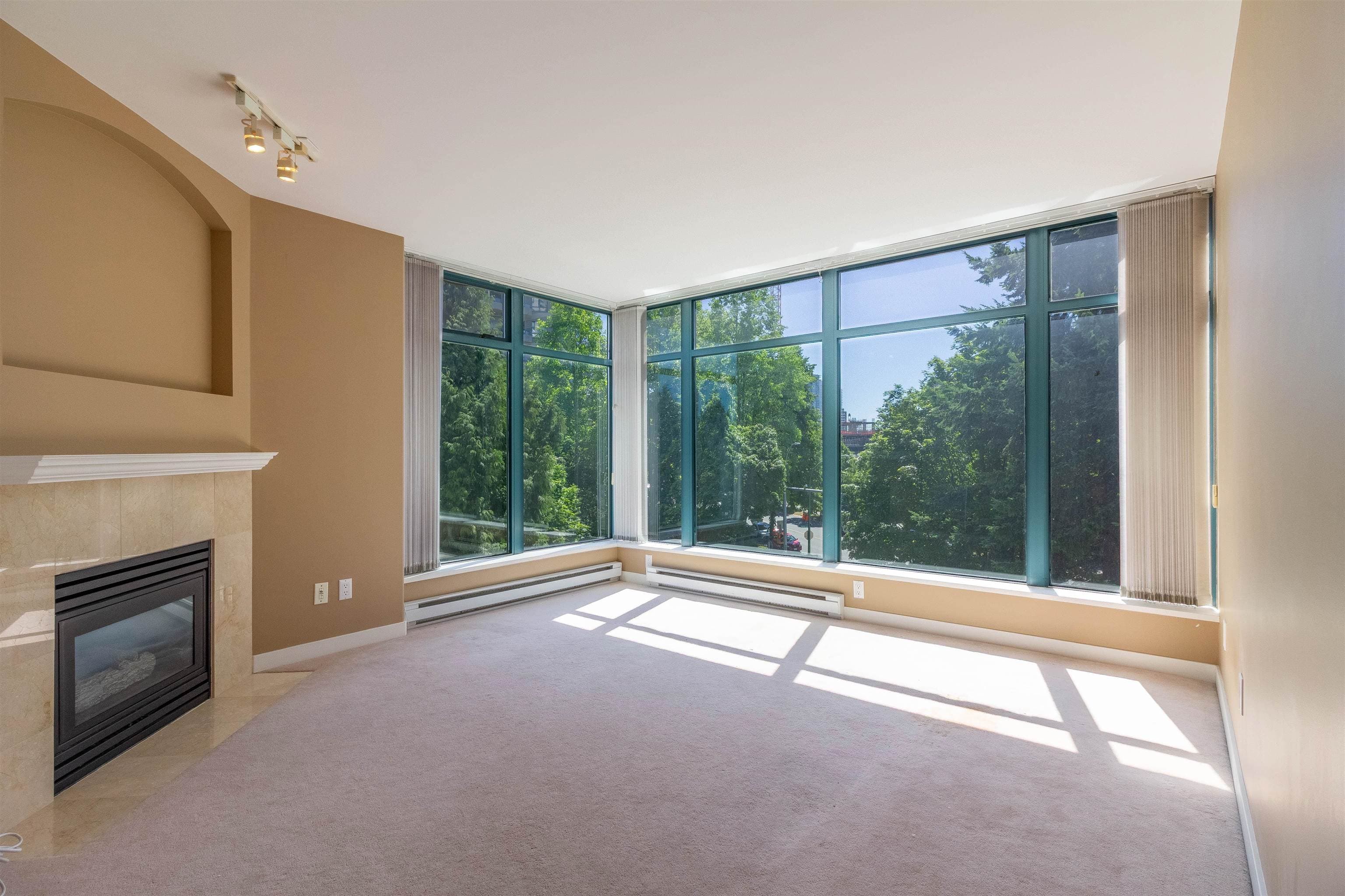 501 - 4567 Hazel Street, Burnaby, V5H 4V4 — photo 2