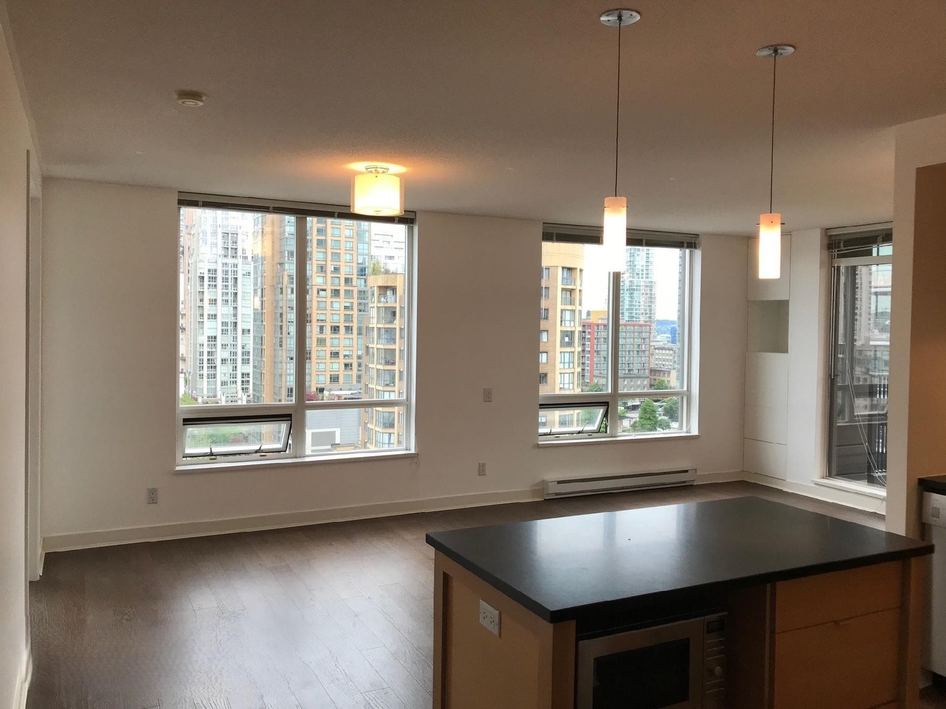 1502 - 1055 Homer Street, Vancouver, V6B 1G3 — photo 2