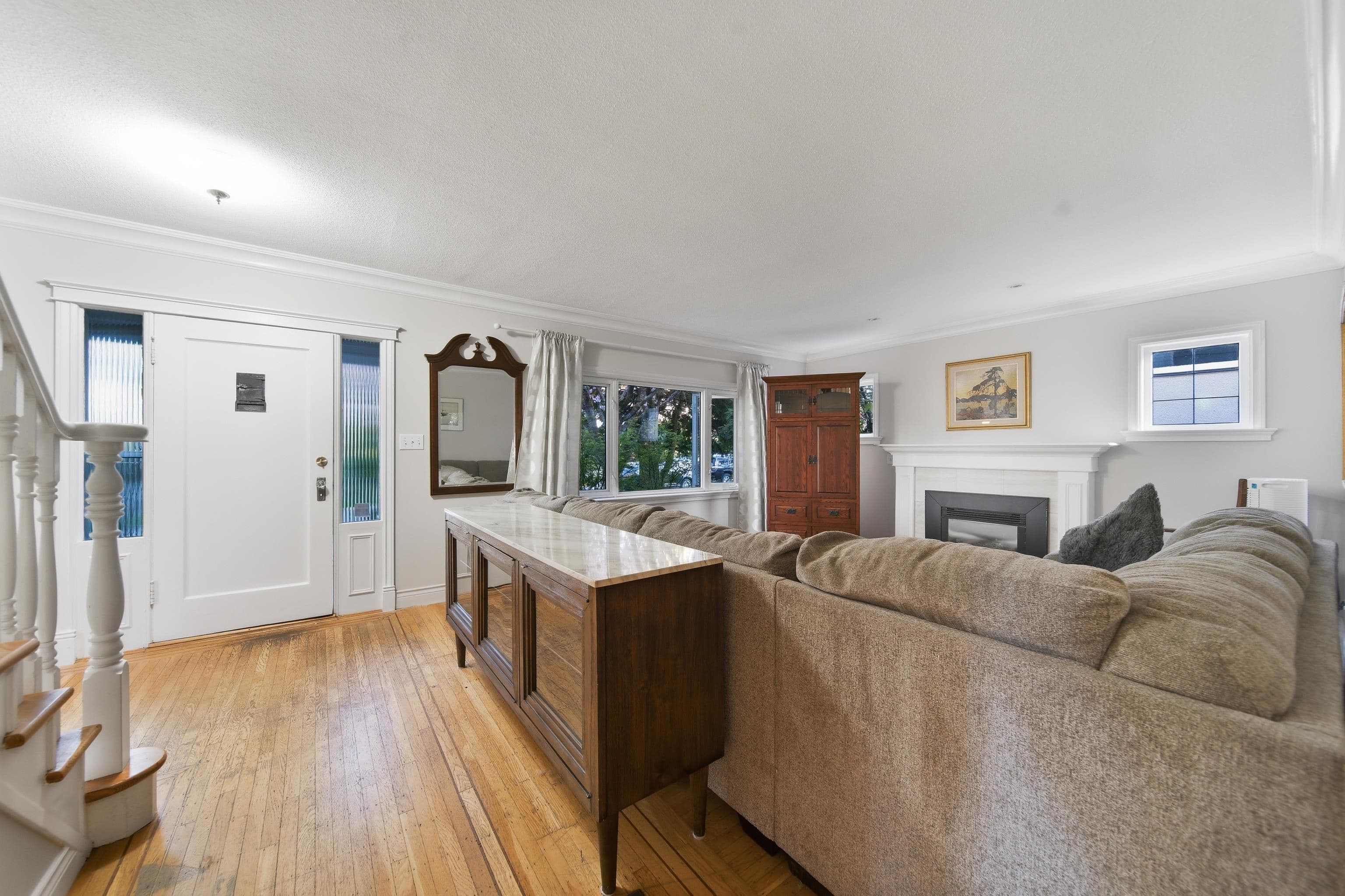 107 Seventh Avenue, New Westminster, V3L 1W2 — photo 3