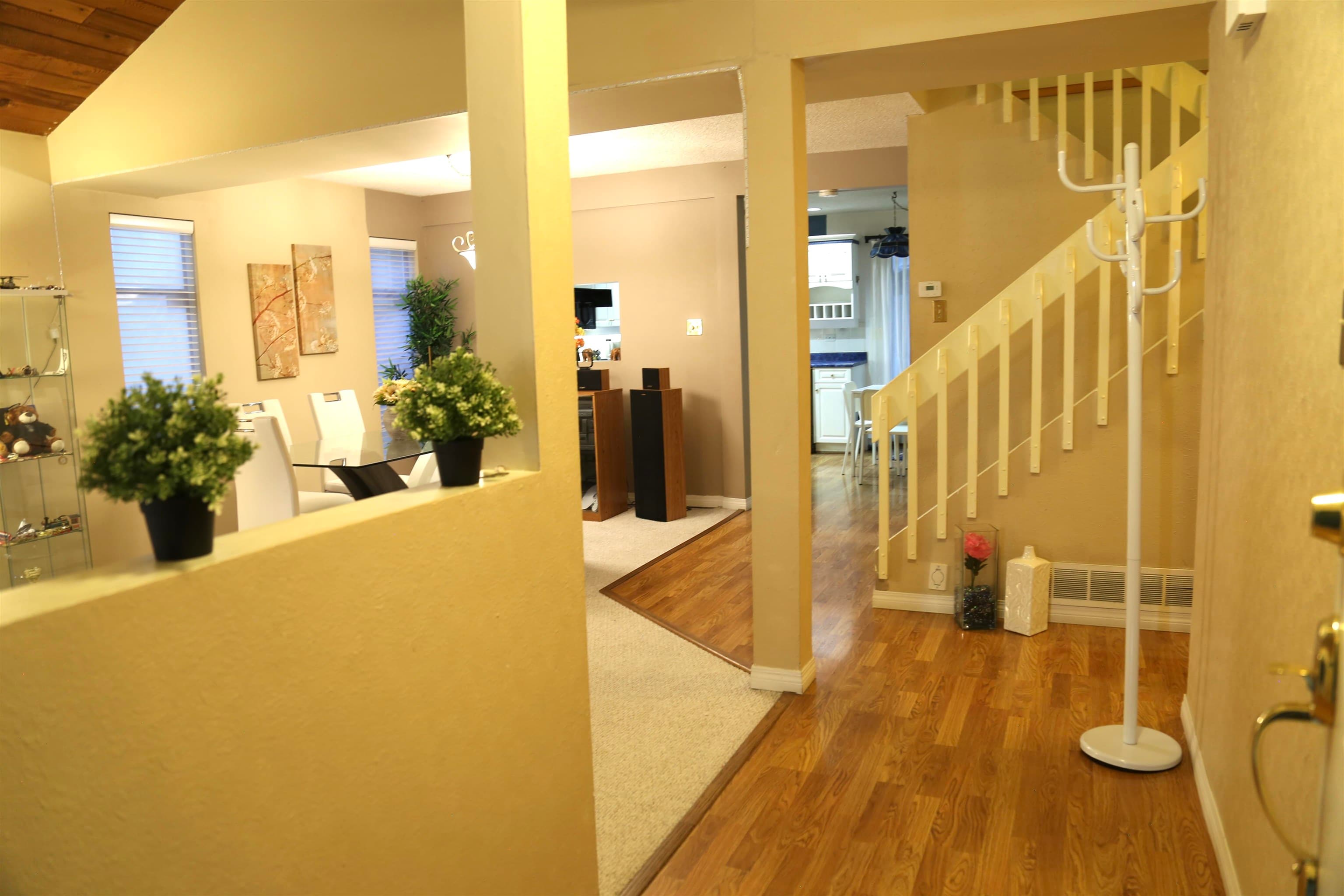 15425 98th Avenue, Surrey, V3R 7G2 — photo 4