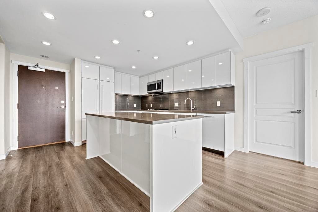 2404 - 3100 Windsor Gate, Coquitlam, V3B 0P3 — photo 4