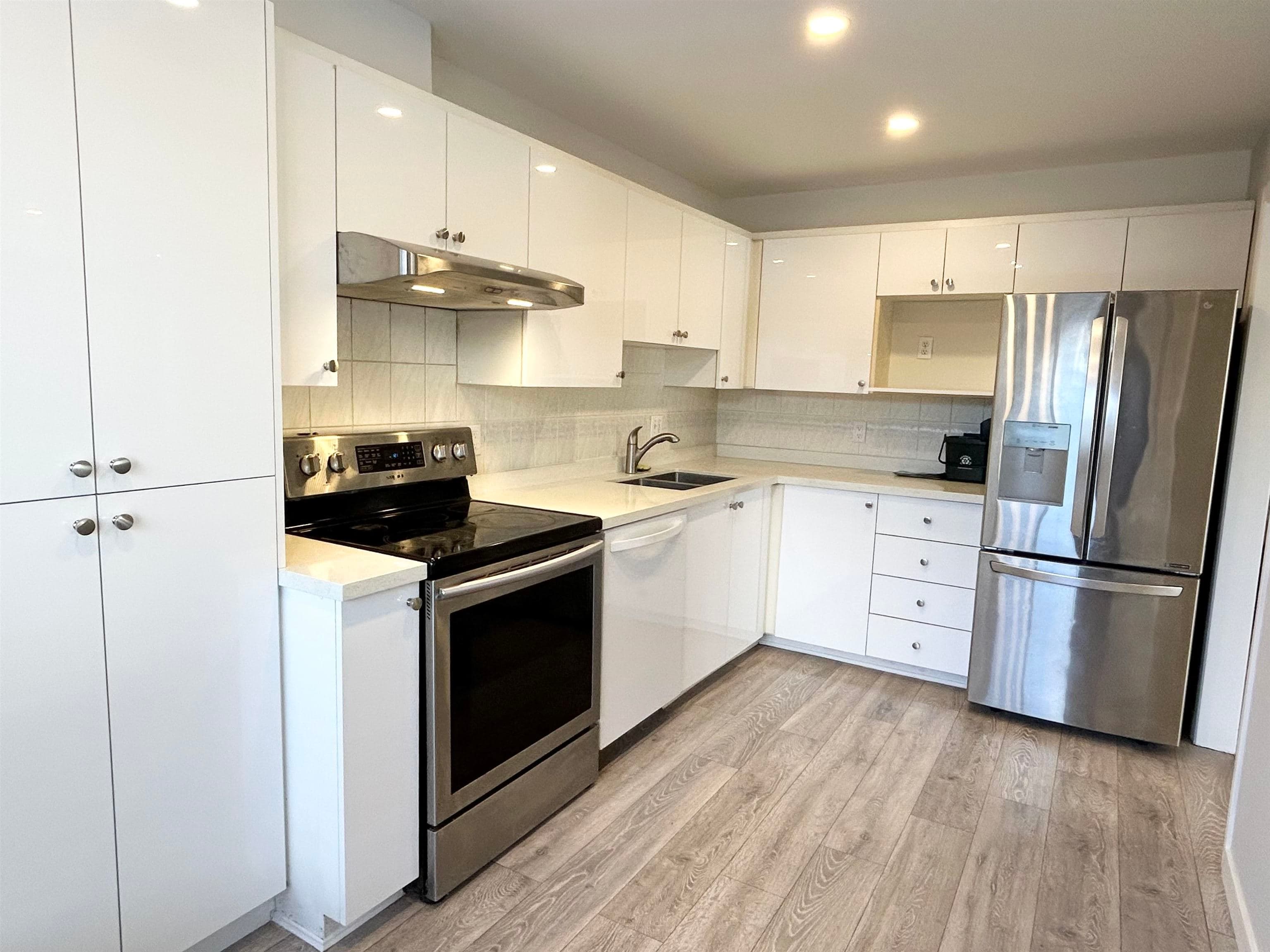 105 - 5875 Imperial Street, Burnaby, V5J 1G4 — photo 1
