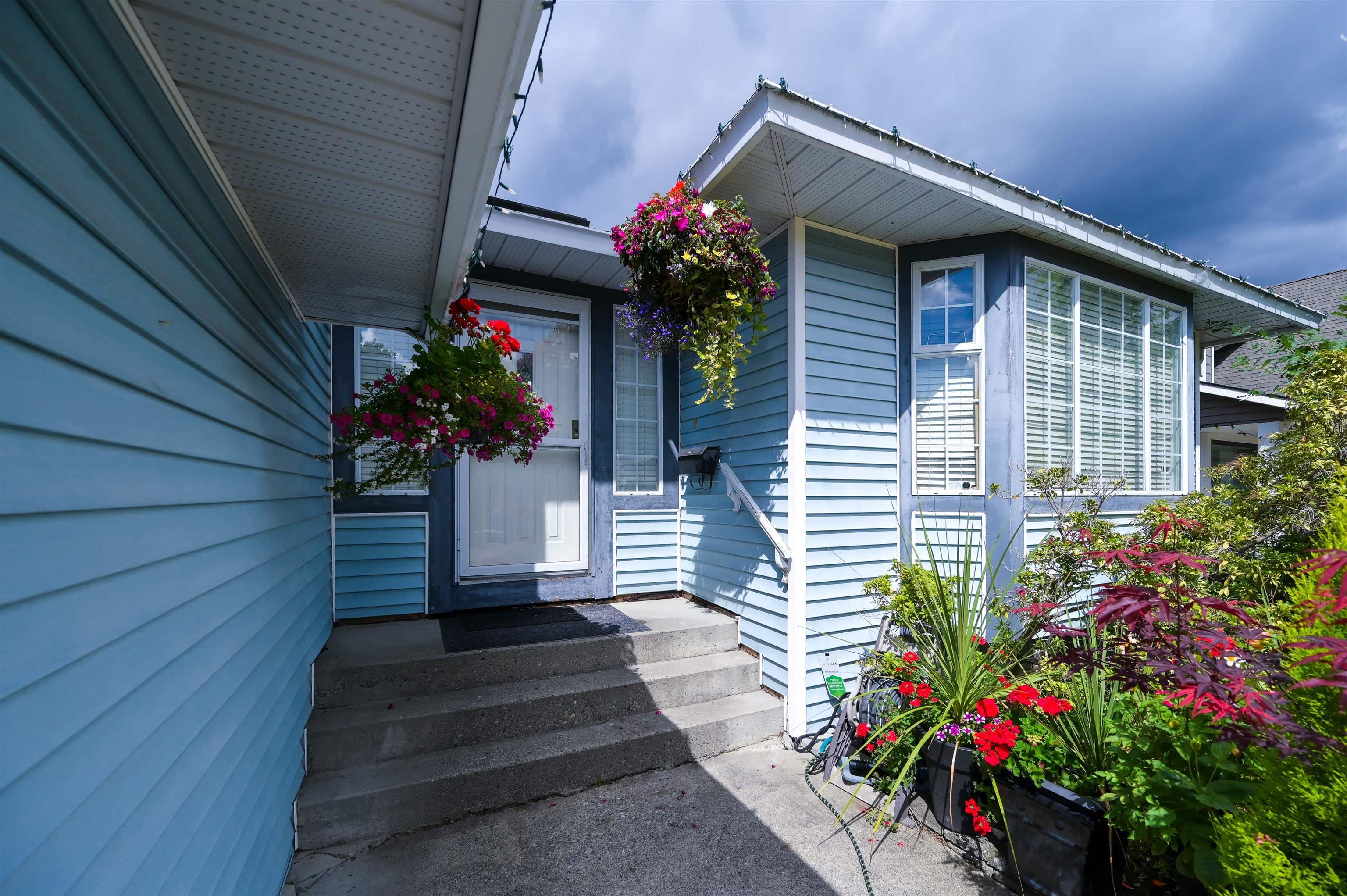 15477 93a Avenue, Surrey, V3R 9P9 — photo 4