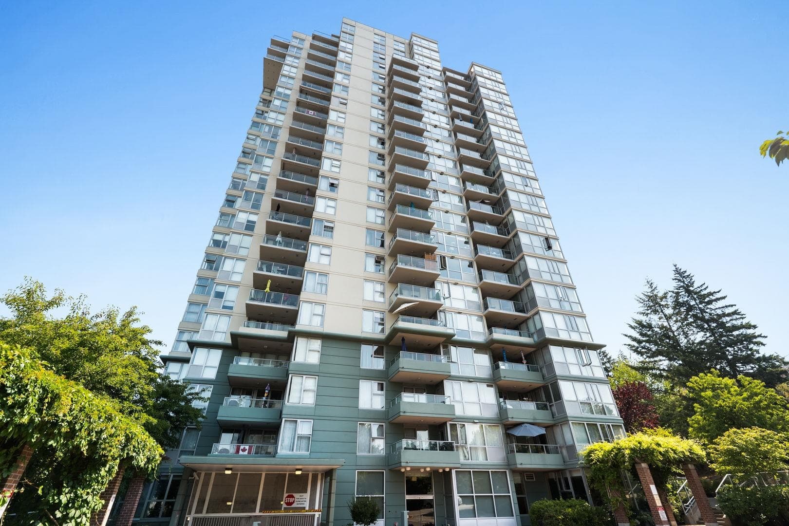 902 - 295 Guildford Way, Port Moody, V3H 5N3 — photo 2
