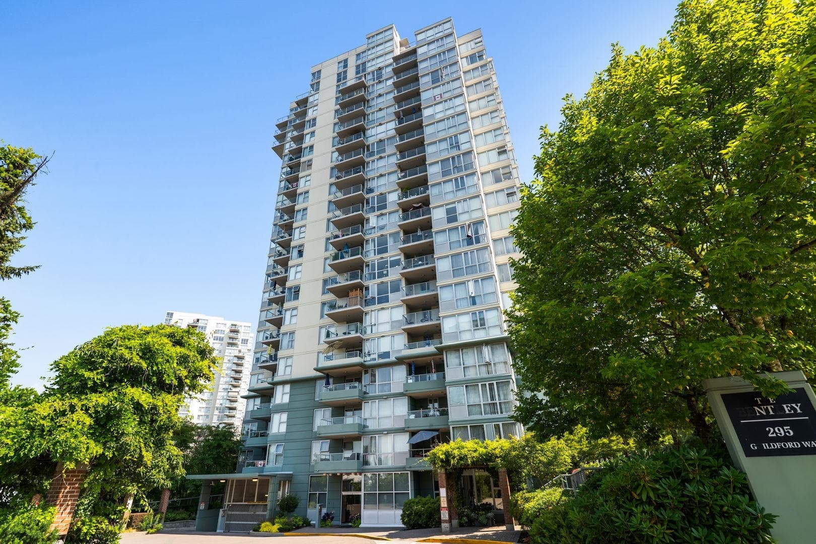 902 - 295 Guildford Way, Port Moody, V3H 5N3 — photo 1
