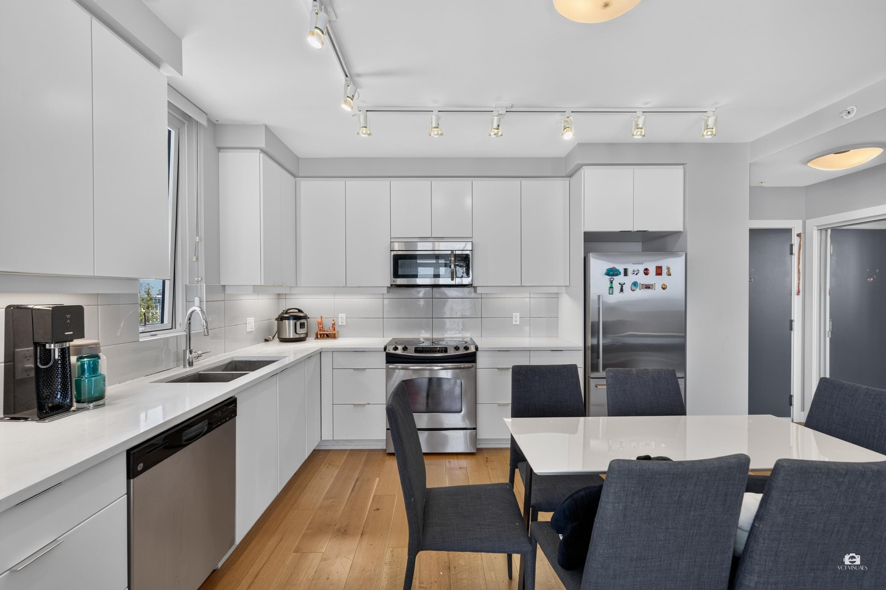 1206 - 9393 Tower Road, Burnaby, V5A 0E2 — photo 5
