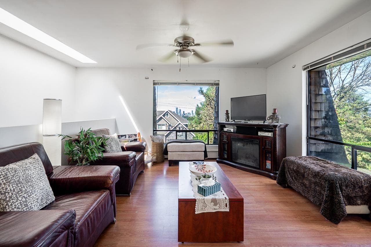 10956 128a Street, Surrey, V3T 3G2 — photo 3