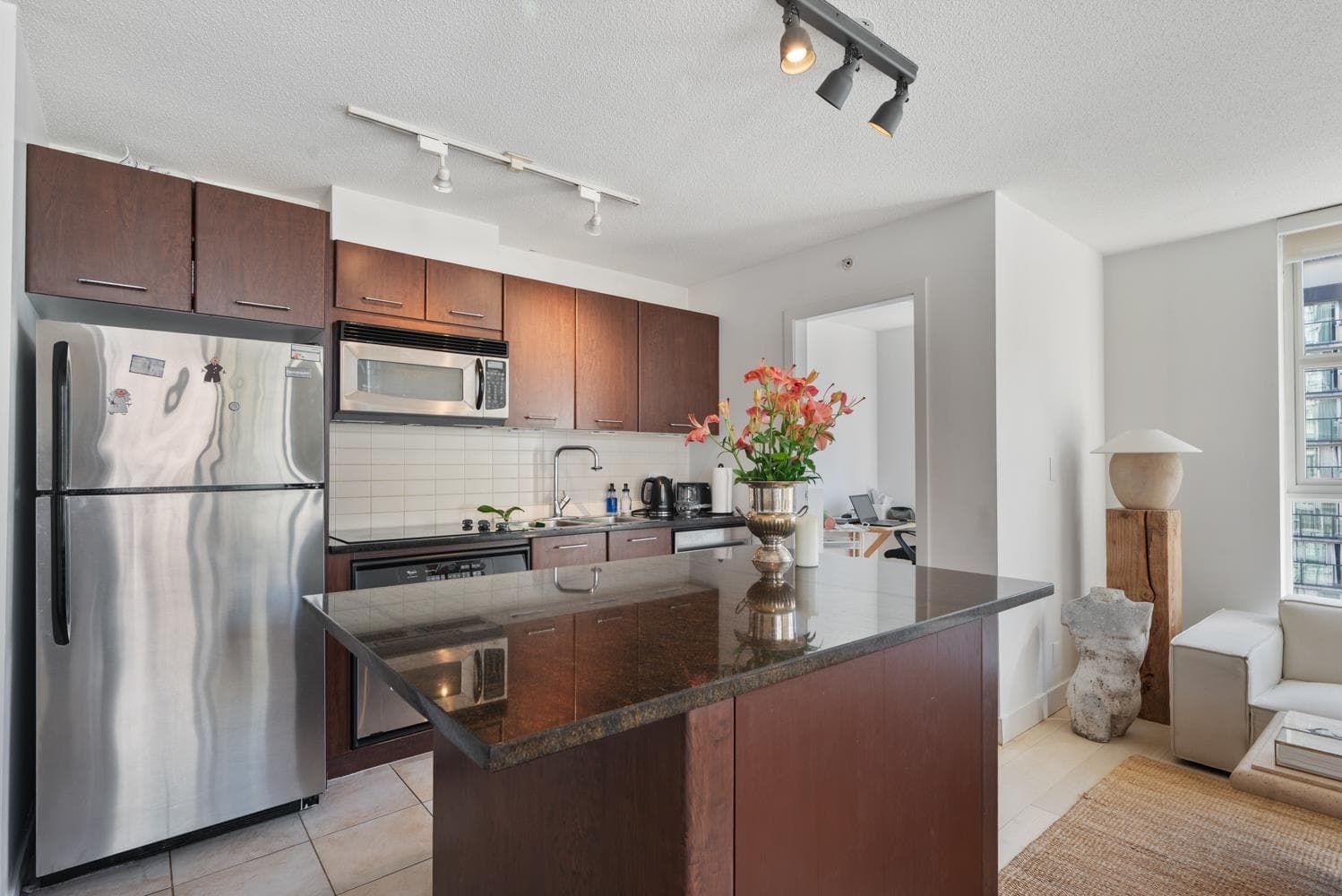 808 - 1199 Seymour Street, Vancouver, V6L 2G5 — photo 2
