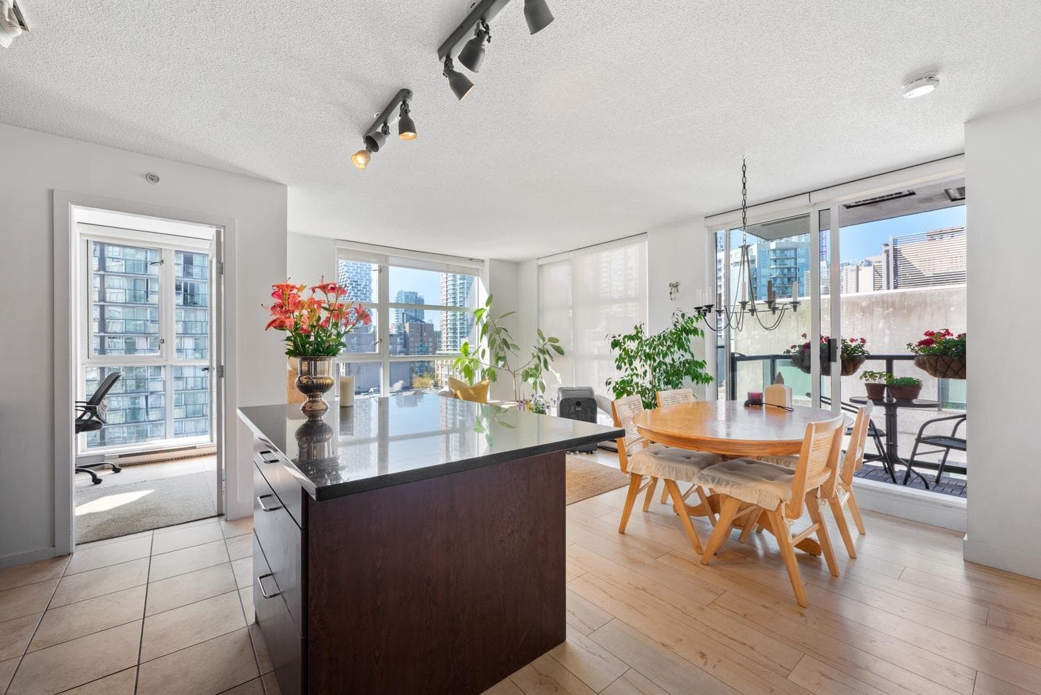 808 - 1199 Seymour Street, Vancouver, V6L 2G5 — photo 1