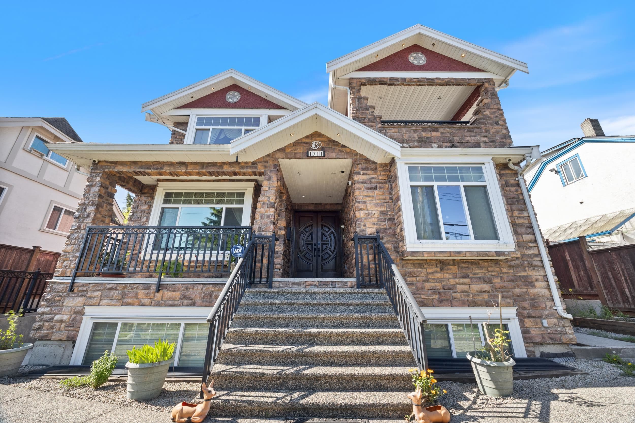 1711 Sixth Avenue, New Westminster, V3M 2C8 — photo 1