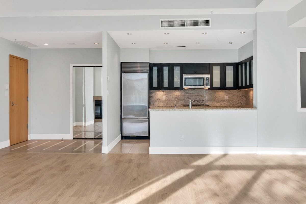 301 - 499 Broughton Street, Vancouver, V6G 3K1 — photo 5