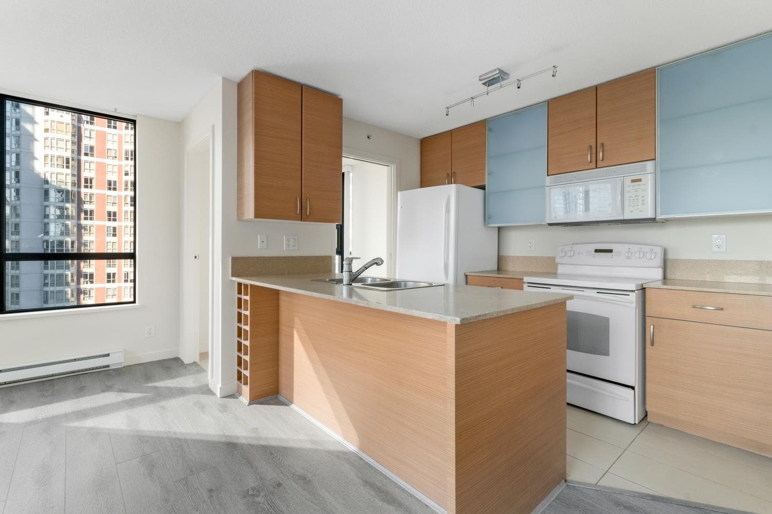 1409 - 909 Mainland Street, Vancouver