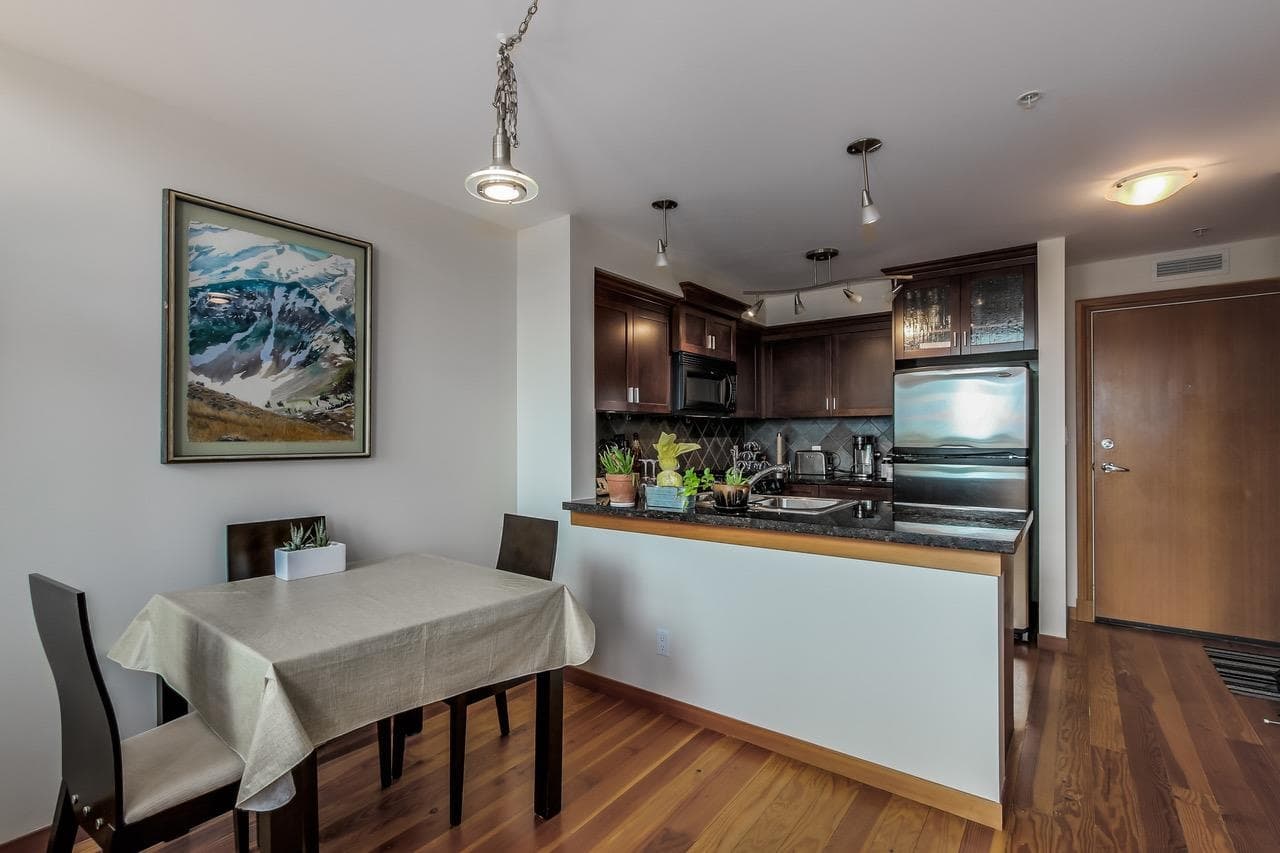 513 - 7 Rialto Court, New Westminster, V3M 7A8 — photo 2