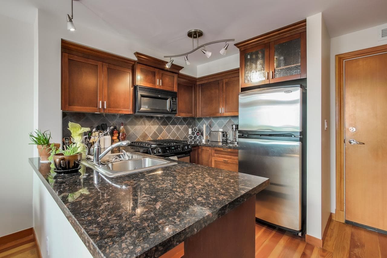 513 - 7 Rialto Court, New Westminster, V3M 7A8 — photo 3