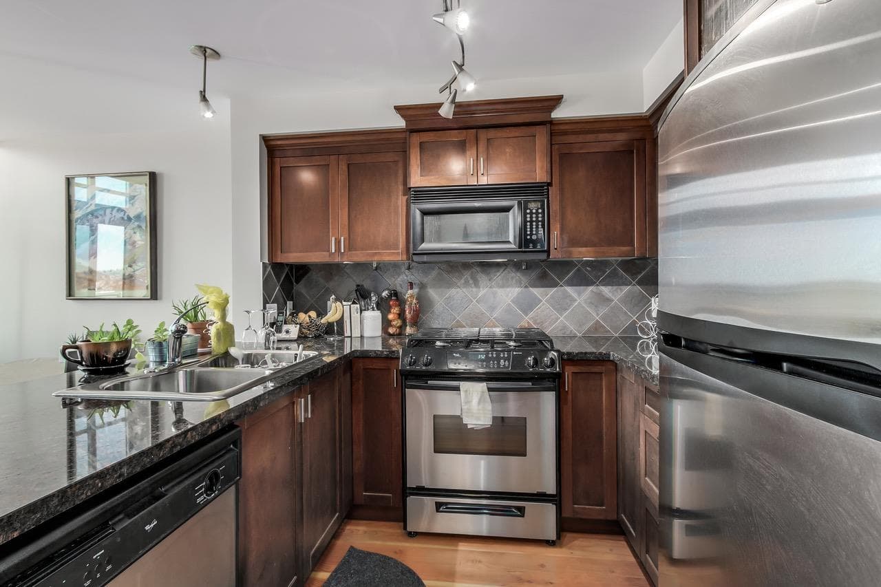 513 - 7 Rialto Court, New Westminster, V3M 7A8 — photo 5