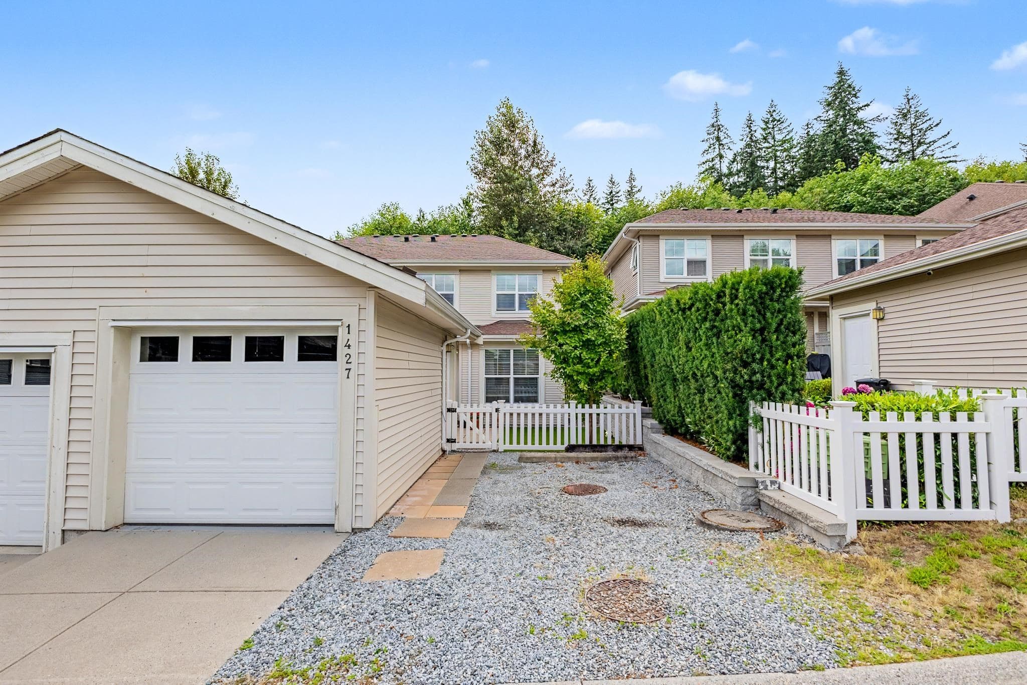 1427 Collins Road, Coquitlam, V3E 0A9 — photo 2