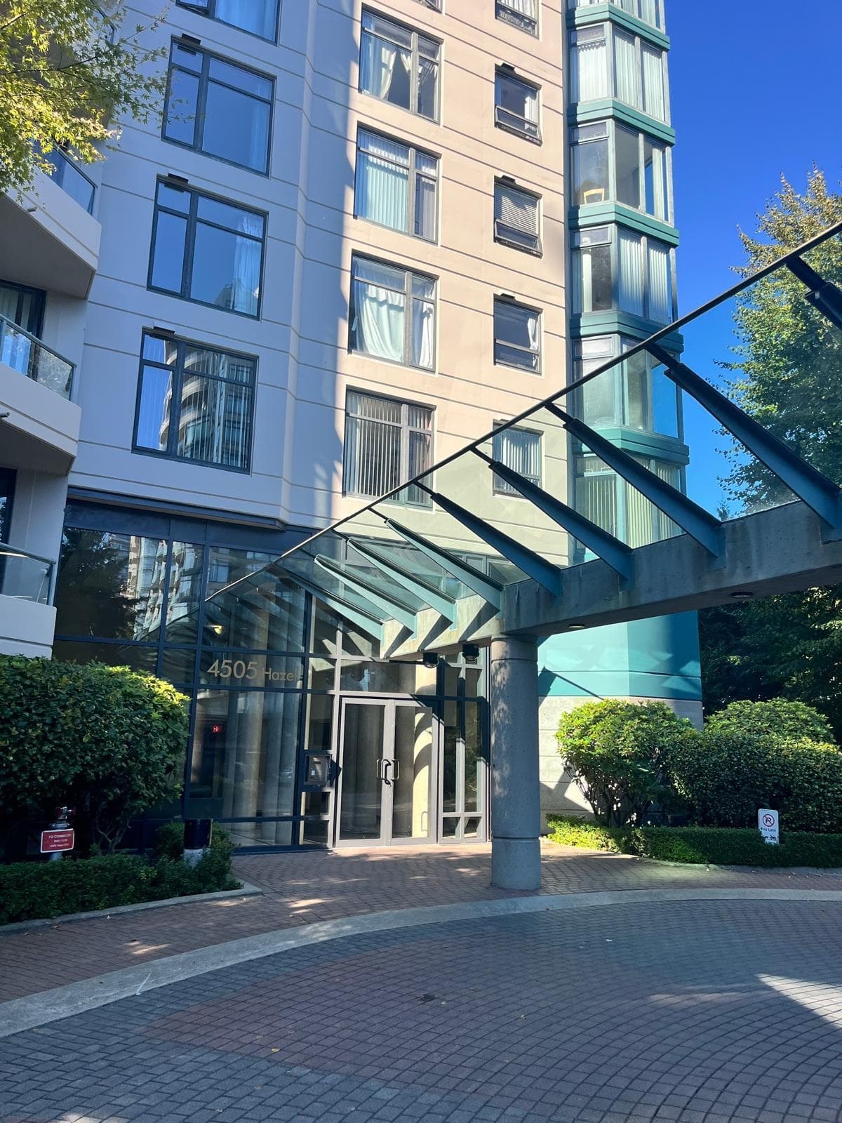 1305 - 4505 Hazel Street, Burnaby, V5H 4T1 — photo 2