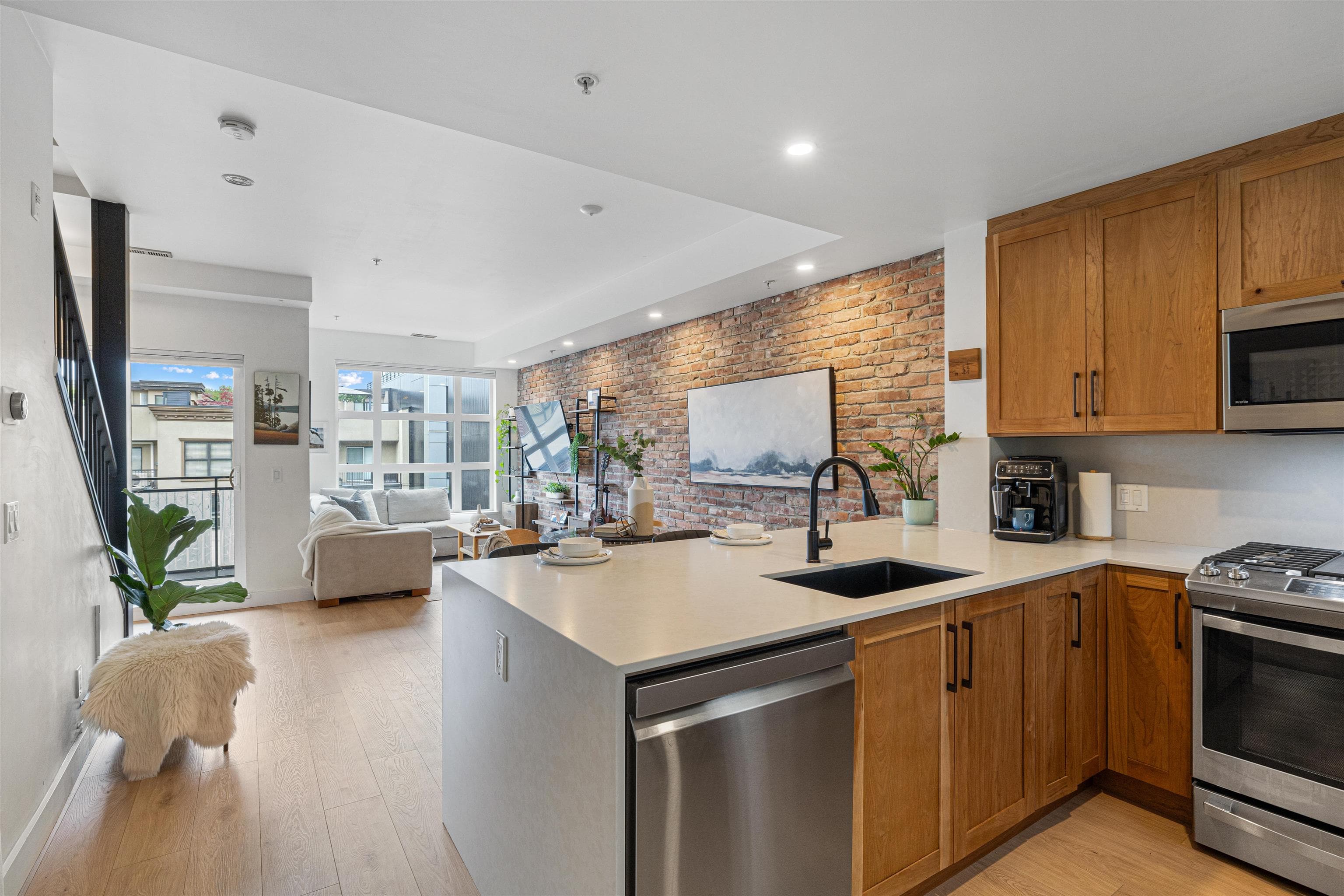 323 - 95 Moody Street, Port Moody, V3H 0H2 — photo 1