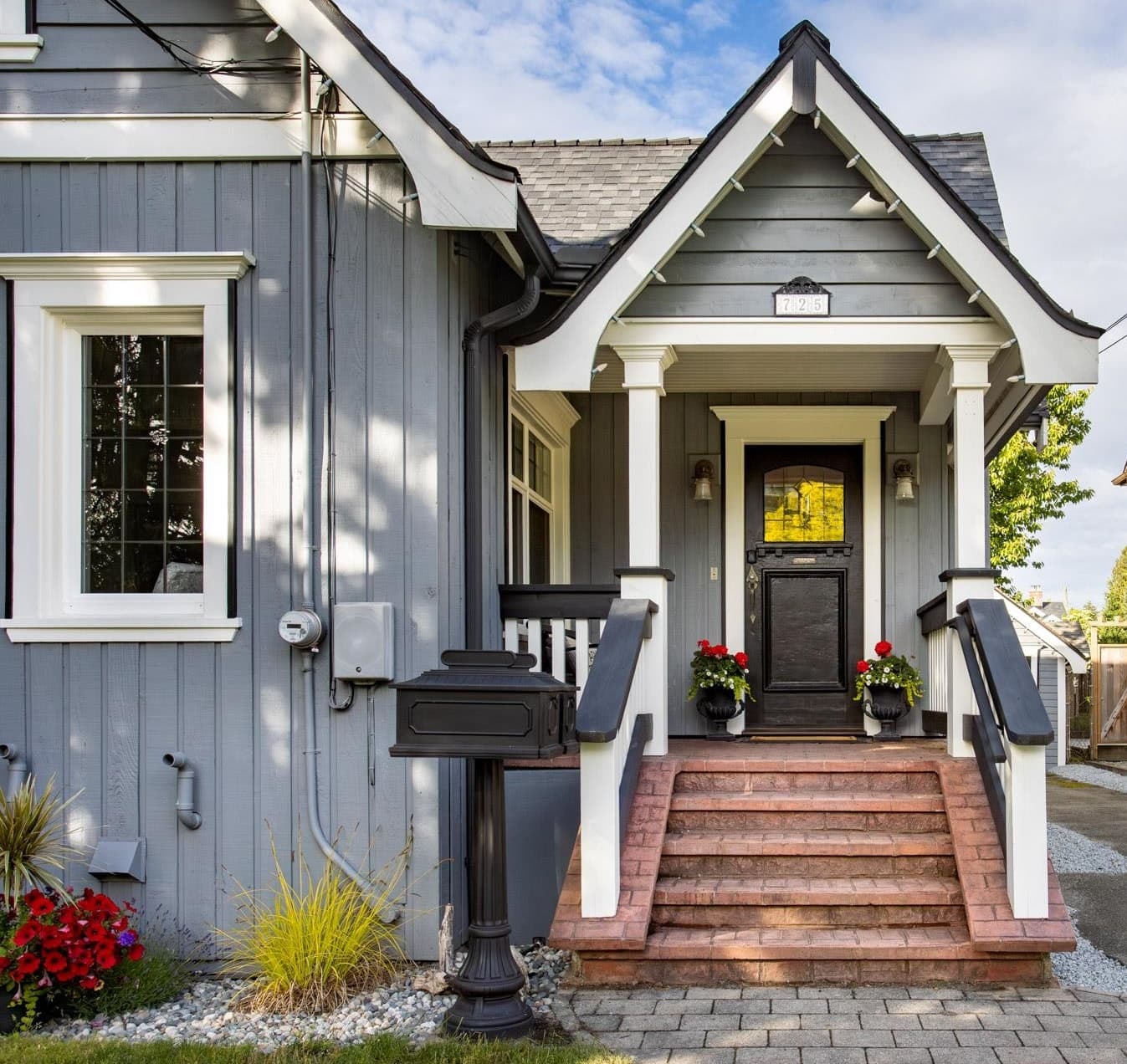 725 Fifth Street, New Westminster, V3L 2Y2 — photo 2