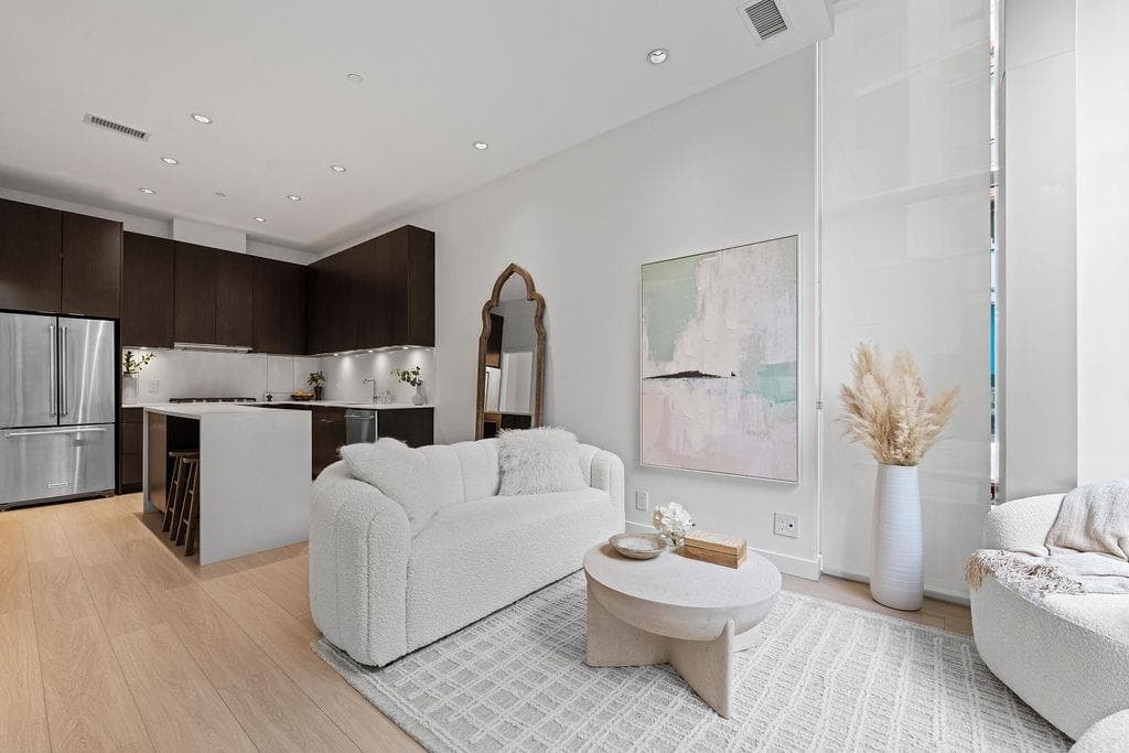 141 E 1st Avenue, Vancouver, V6A 0E8 — photo 2