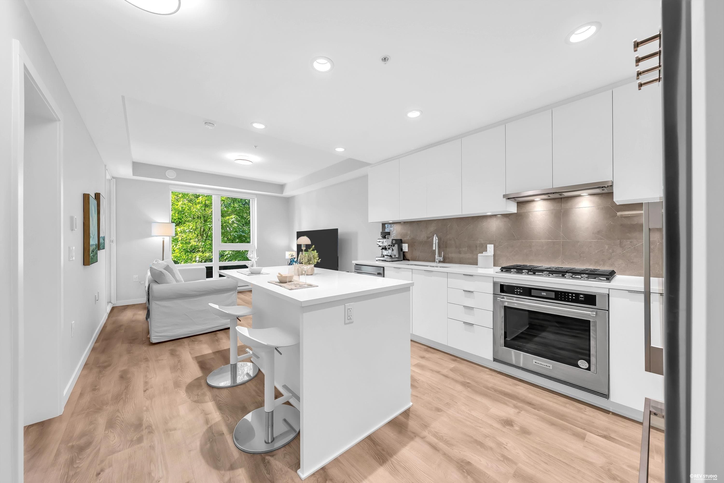 305 - 615 Cottonwood Avenue, Coquitlam, V3J 0N4 — photo 2