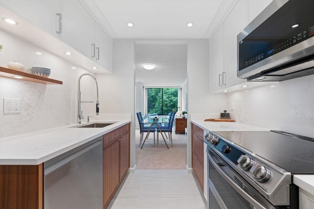 305 - 4101 Yew Street, Vancouver, V6L 3B7 — photo 2