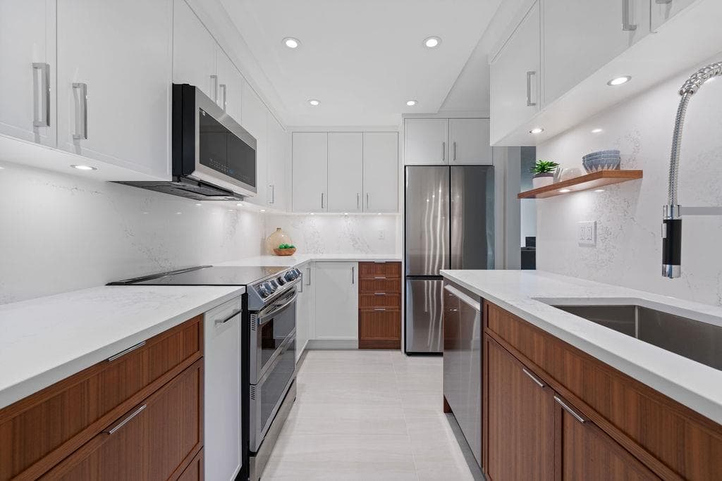 305 - 4101 Yew Street, Vancouver, V6L 3B7 — photo 1