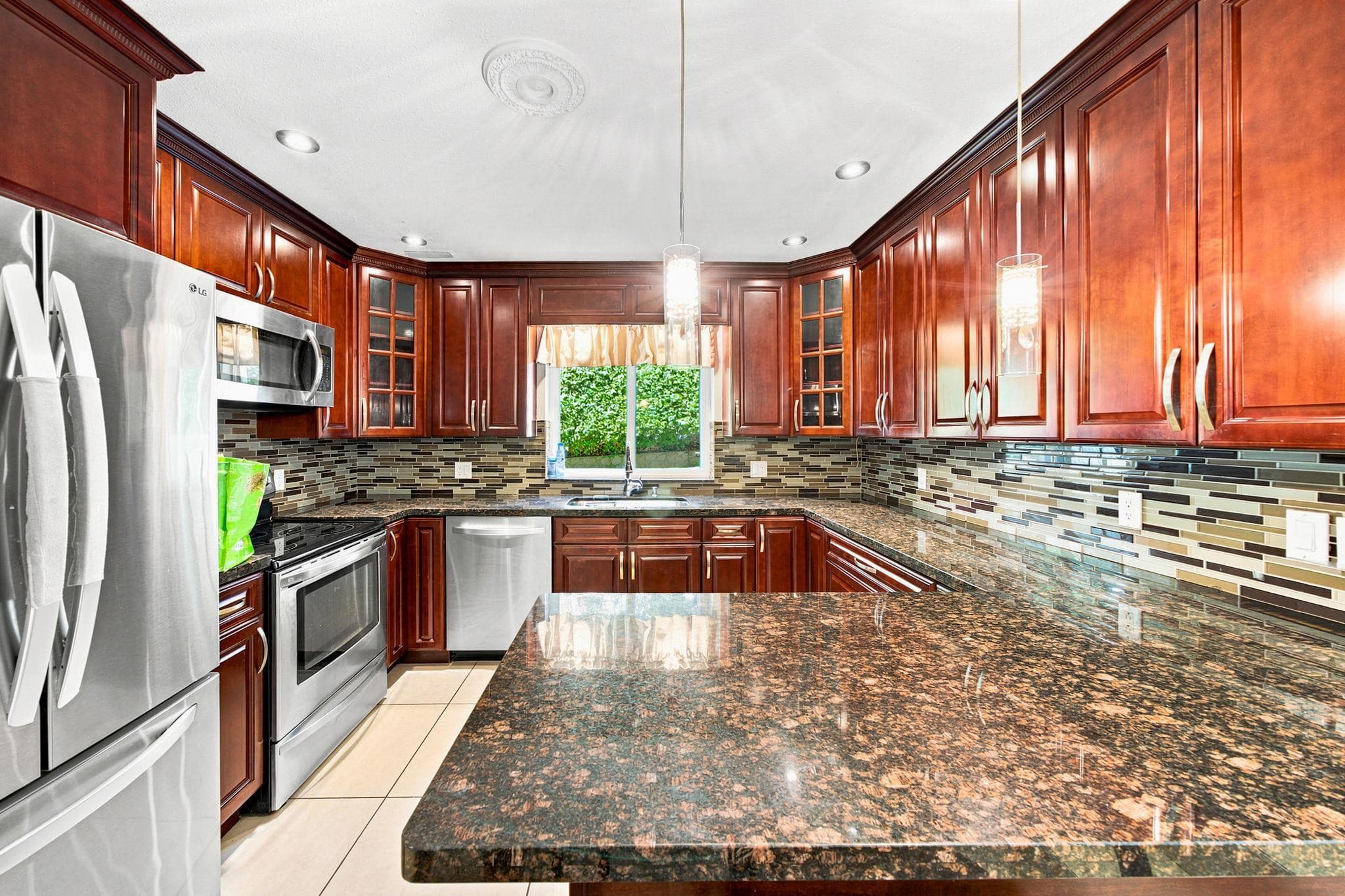 5553 Nancy Greene Way, North Vancouver, V7R 4R6 — photo 4