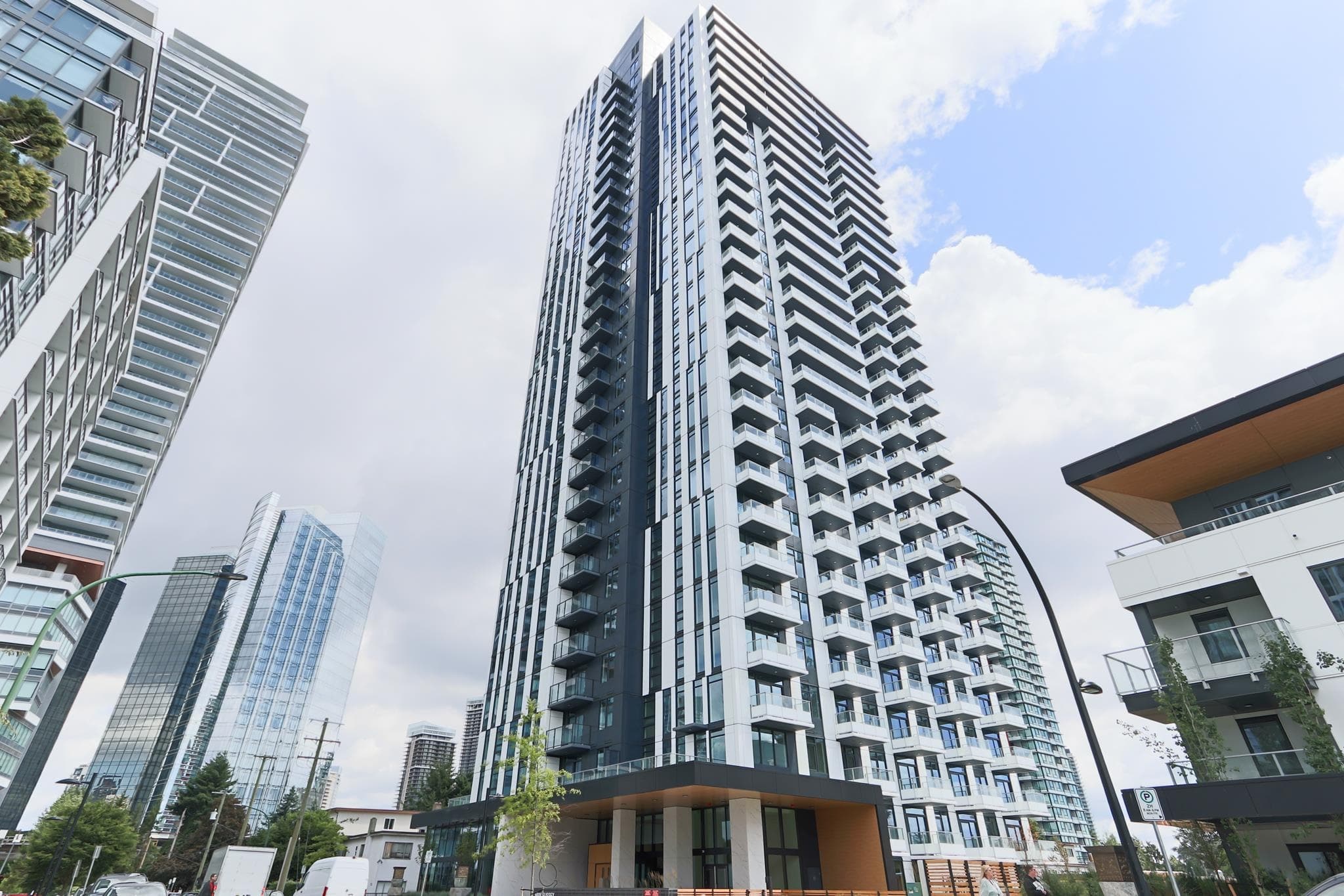 2401 - 6608 Sussex Avenue, Burnaby