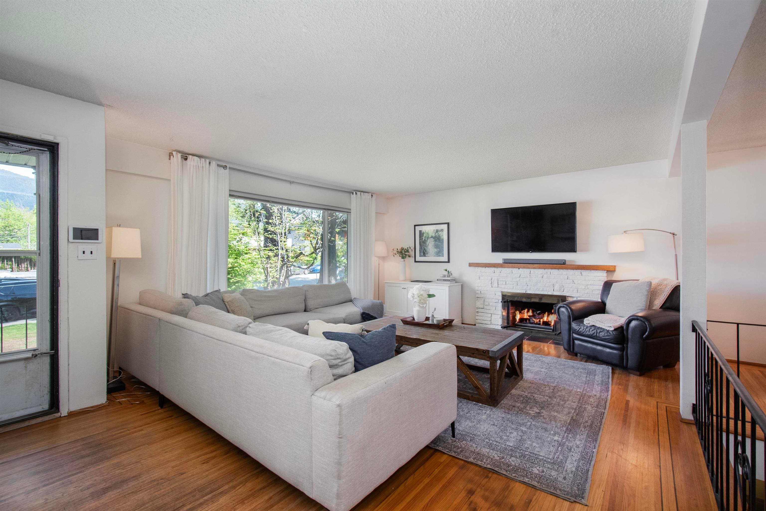 361 W 19th Street, North Vancouver, V7M 1X7 — photo 2