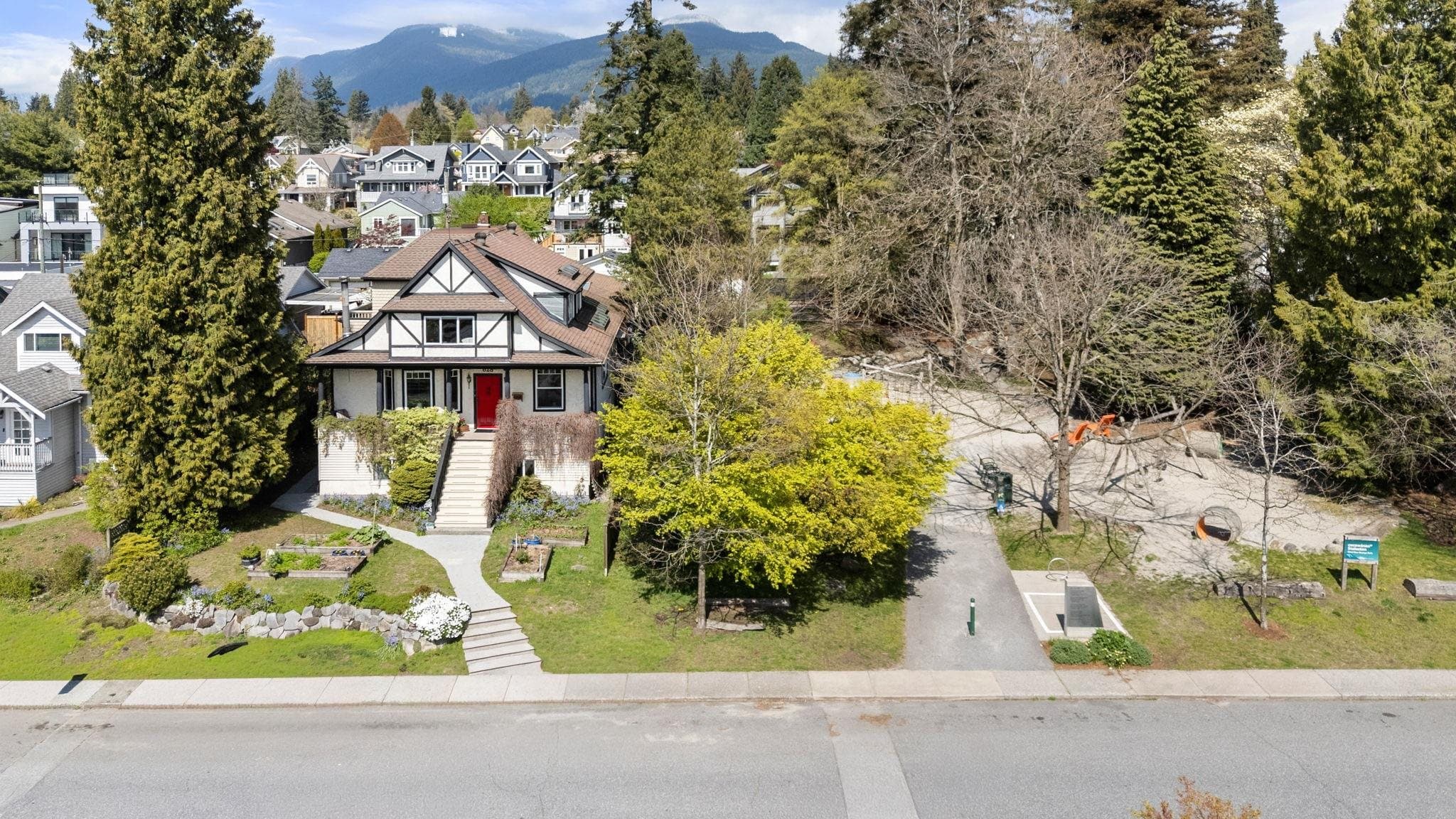 628 E 5th Street, North Vancouver, V7L 1M7 — photo 1