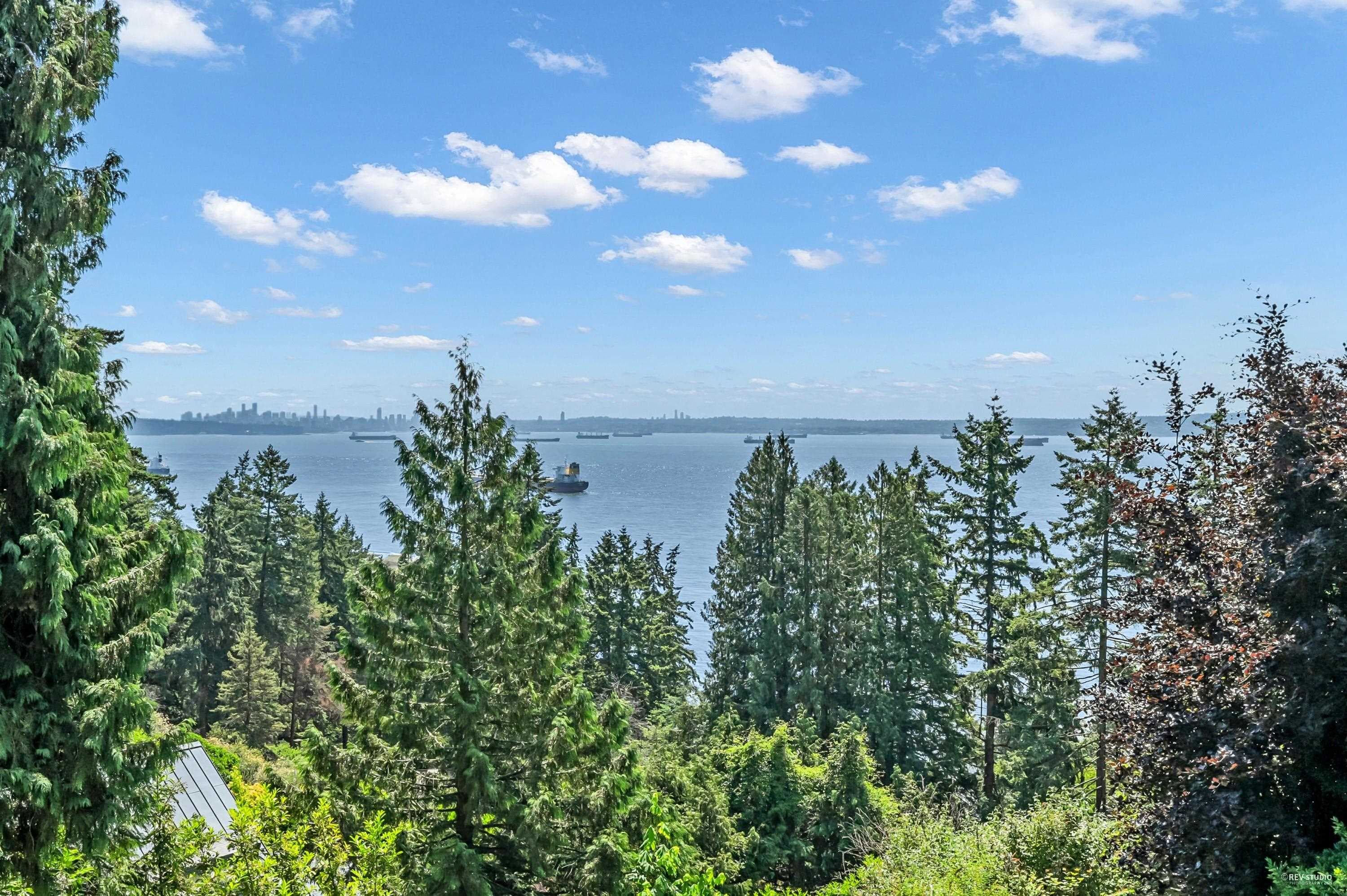 4668 Clovelly Walk, West Vancouver, V7W 1H5 — photo 2