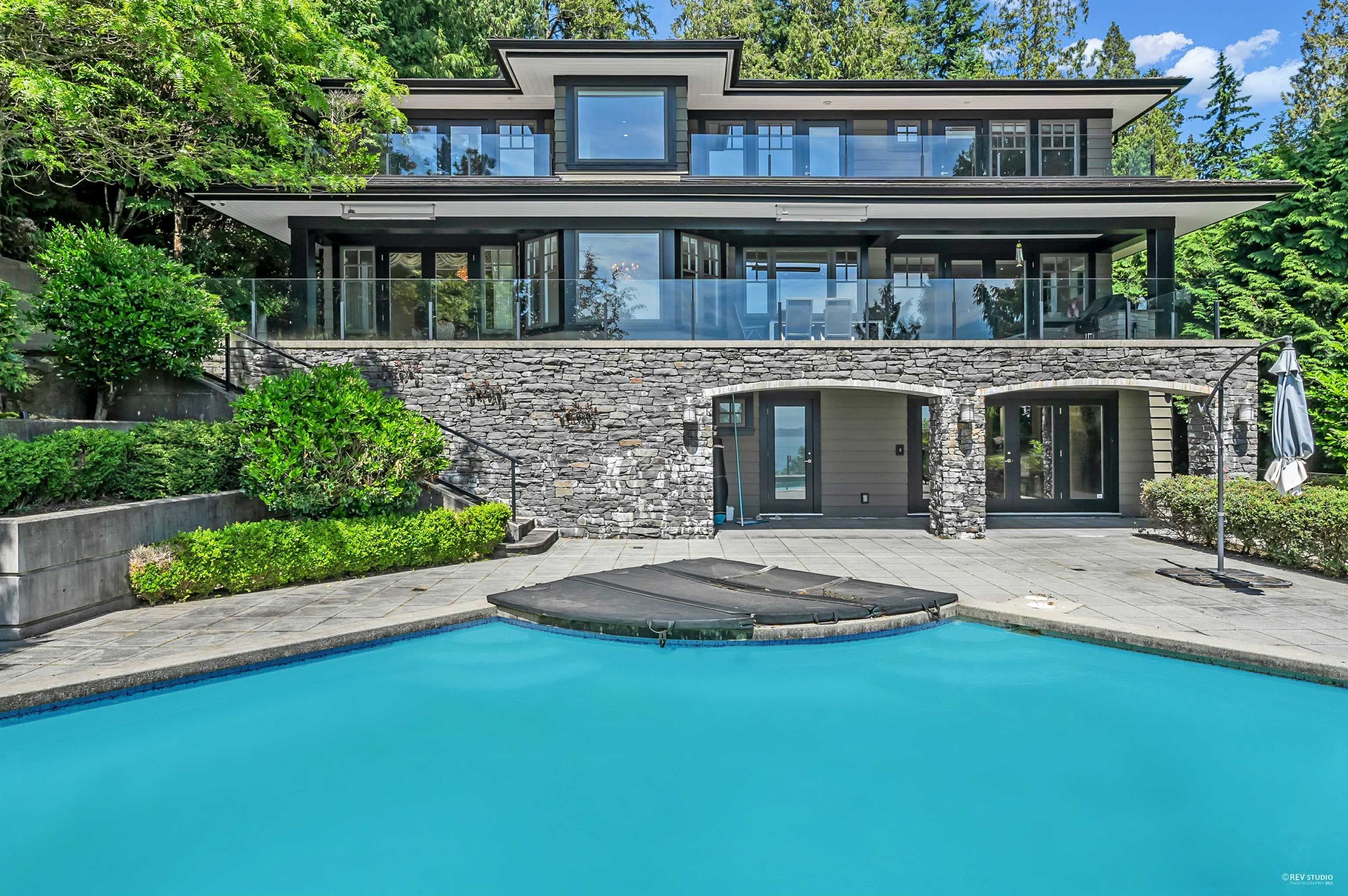 4668 Clovelly Walk, West Vancouver, V7W 1H5 — photo 1