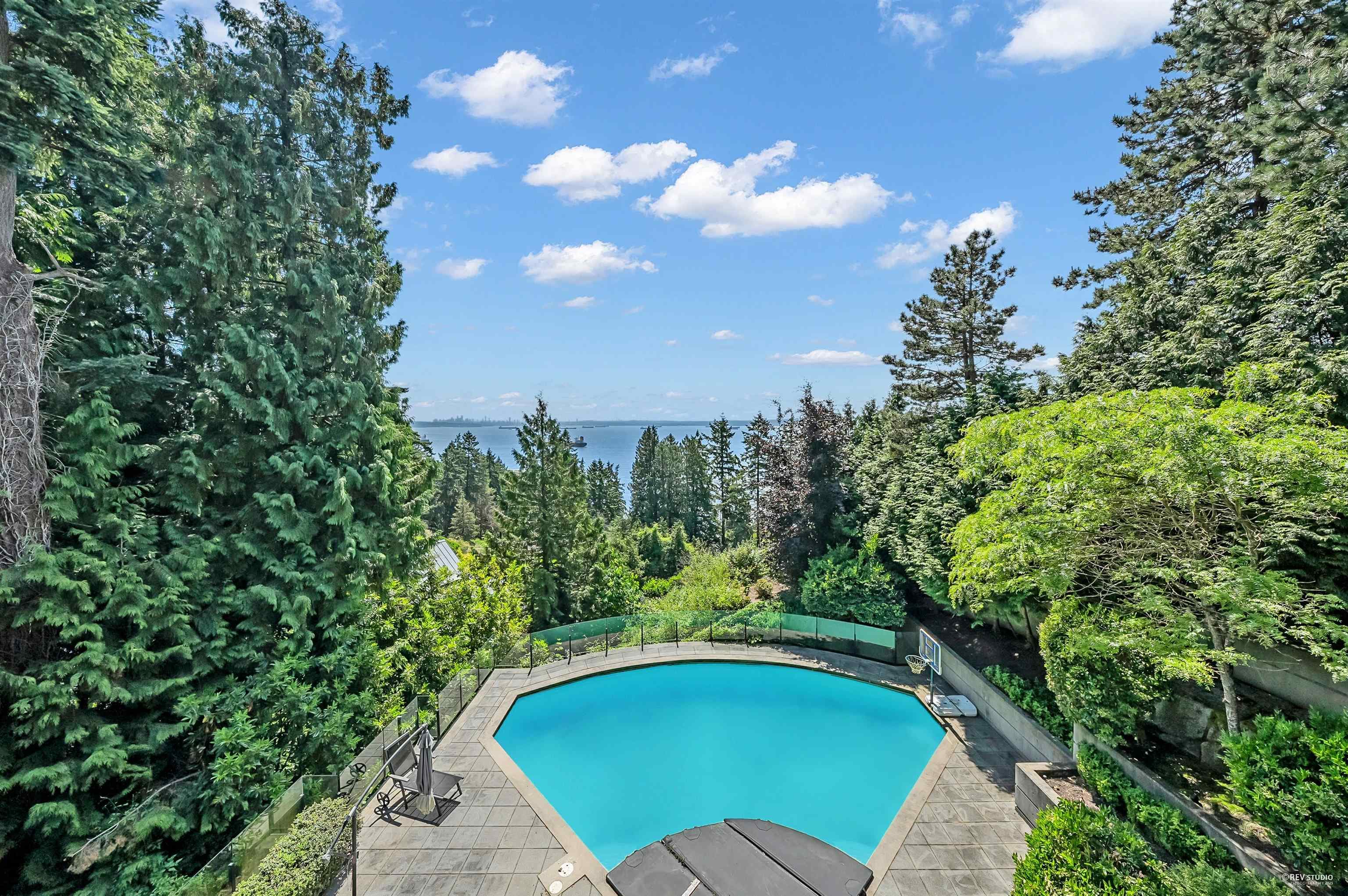 4668 Clovelly Walk, West Vancouver, V7W 1H5 — photo 4