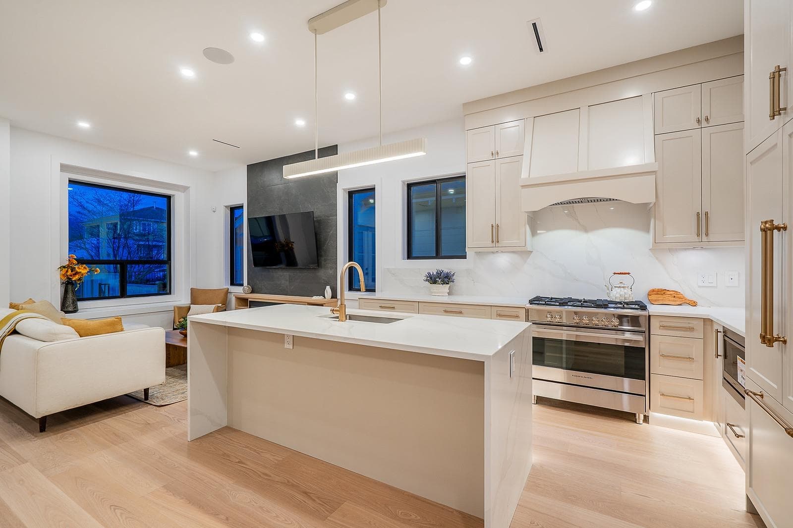 2 - 4557 Parker Street, Burnaby, V5C 3E1 — photo 4