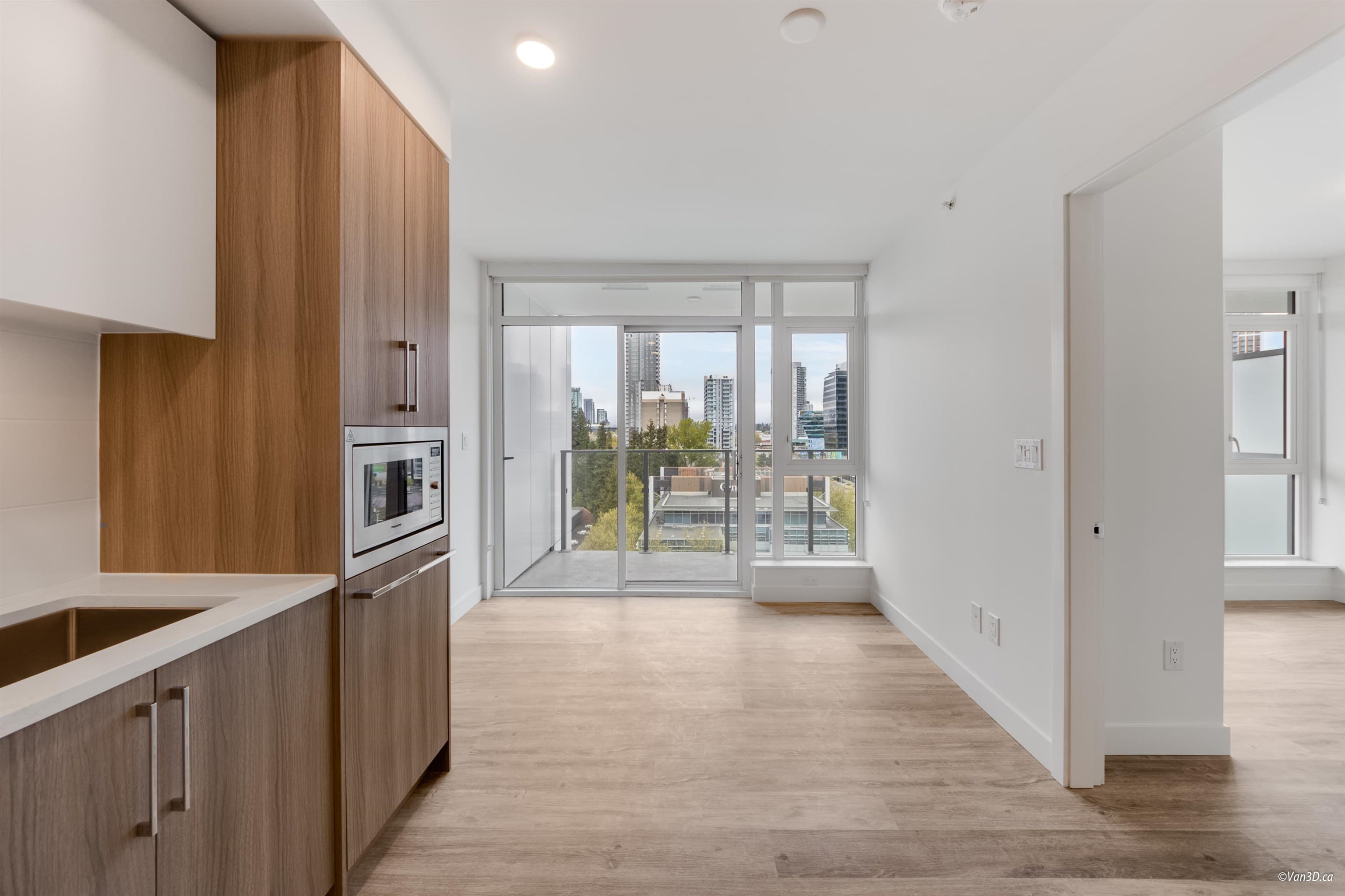 12XX - 9675 King George Boulevard, Surrey, V3T 2V3 — photo 3
