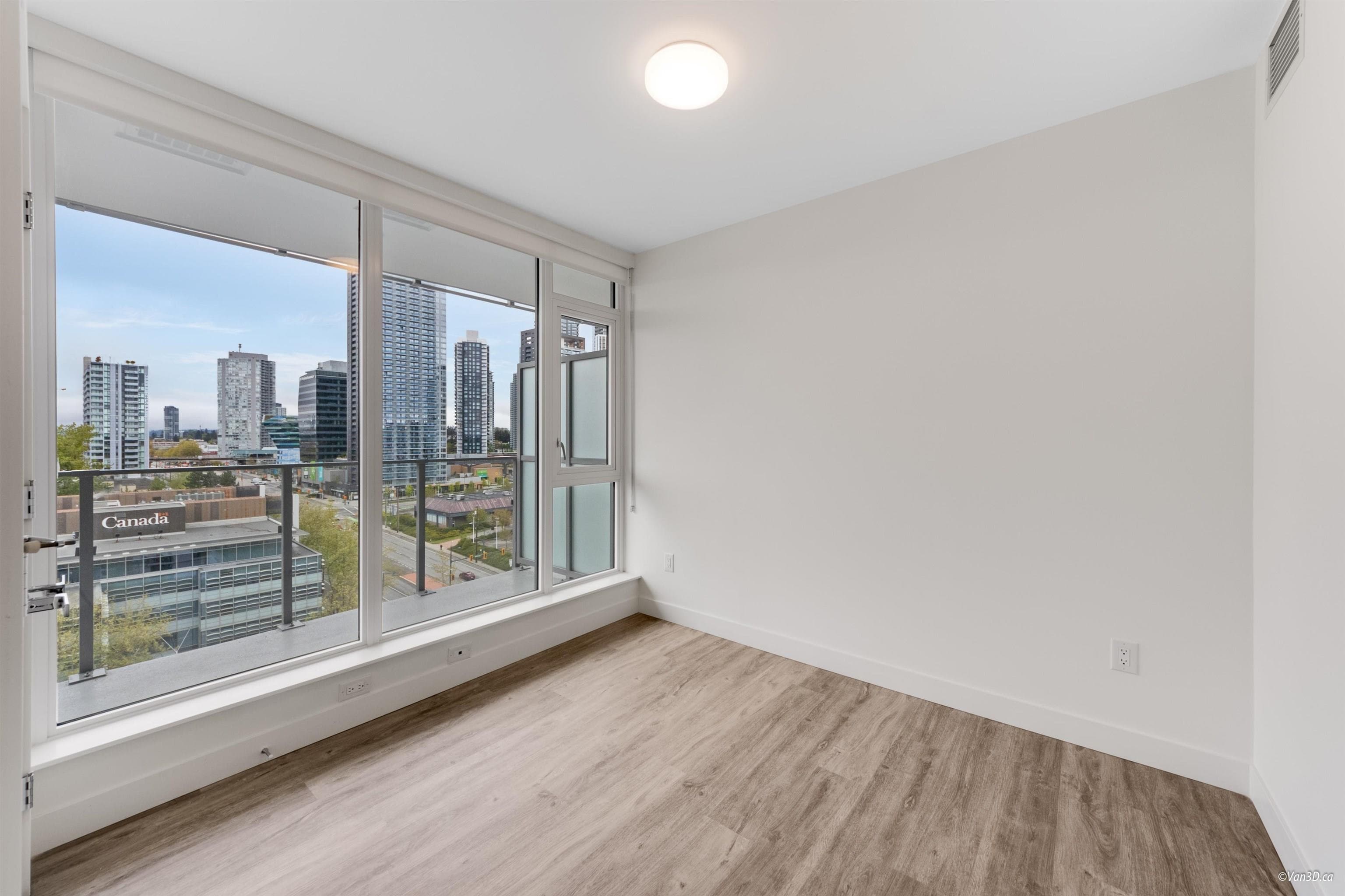 12XX - 9675 King George Boulevard, Surrey, V3T 2V3 — photo 5