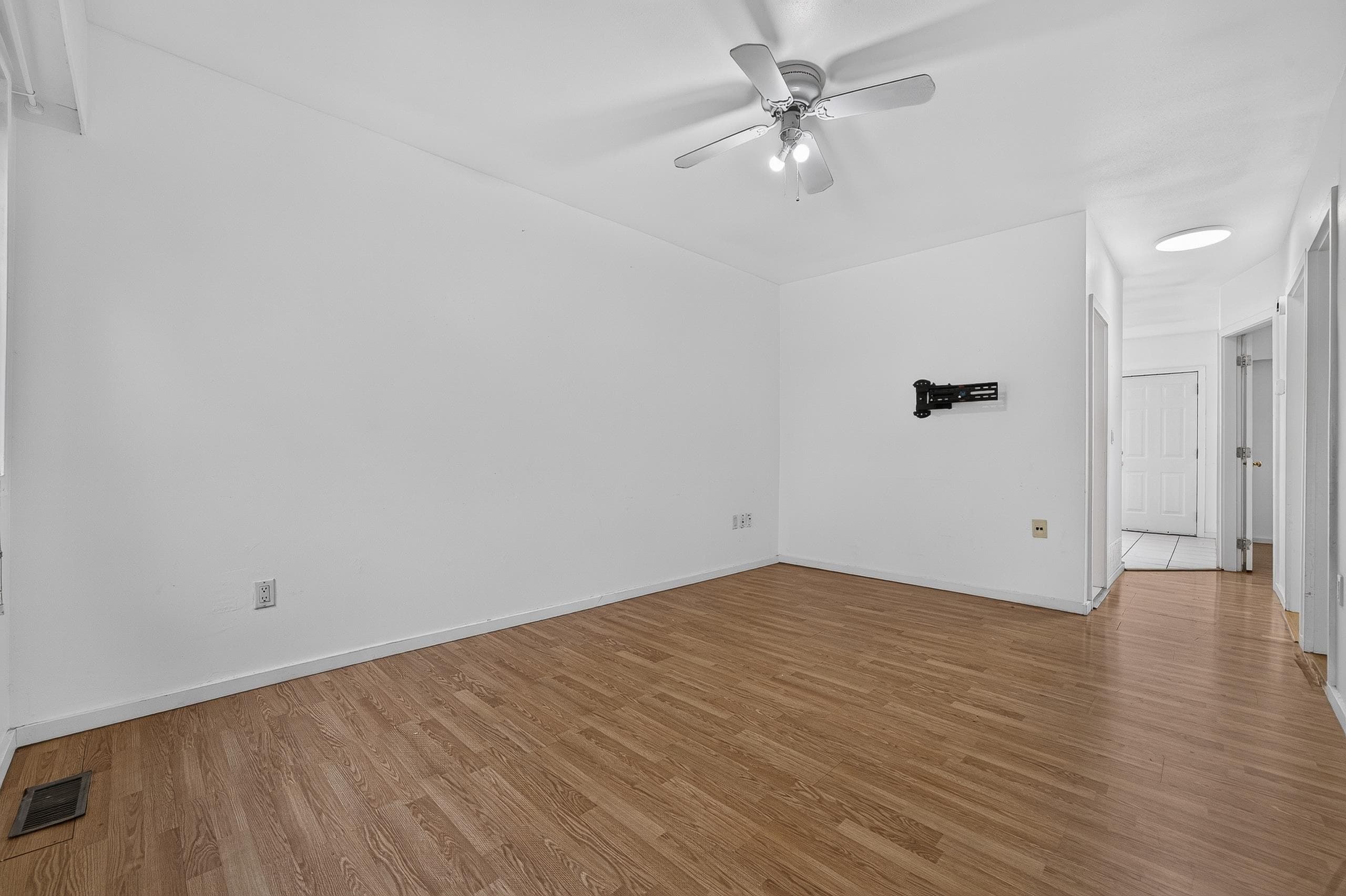 2316 Nanaimo Street, Vancouver, V5N 5E3 — photo 2