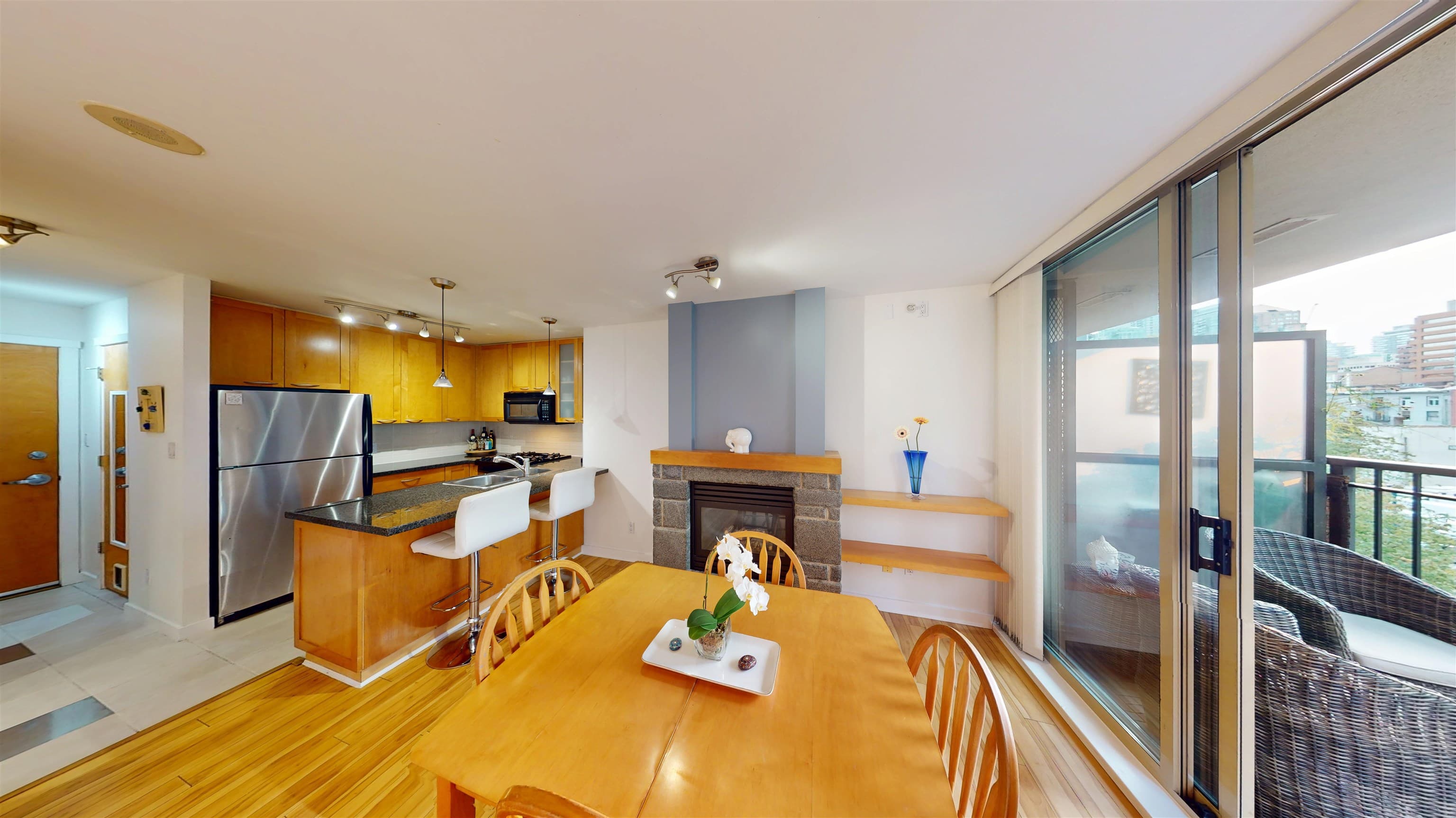 603 - 989 Richards Street, Vancouver, V6B 6R6 — photo 2